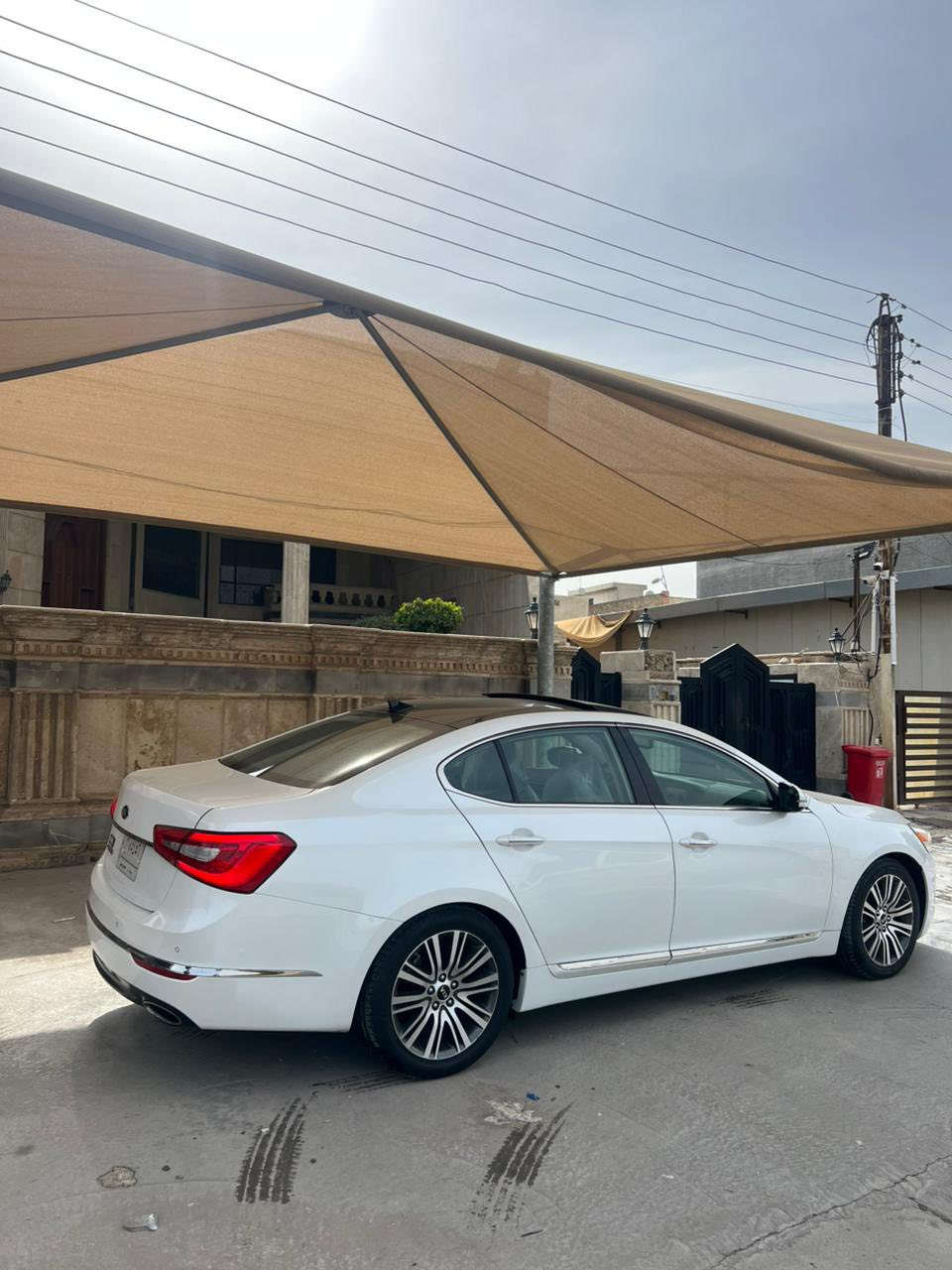 كادنزا 2014 امريكي 
معلايه سنه مسجله 2015 
رقم بغداد 
فول ١/١ ما يحتاج اشرح 
ماشيه 74 
حادث بسيط بدون  ايرباك صبغ صفحه توحيد لون وصور حادث منزله 
سياره صدر امامي خلفي جديد
تخم تاير جديد 
جاهزه ع آخر حبايه 
السعر 110$ 
مكان السياره بغداد حي الجامعه 
☎️ ***********
