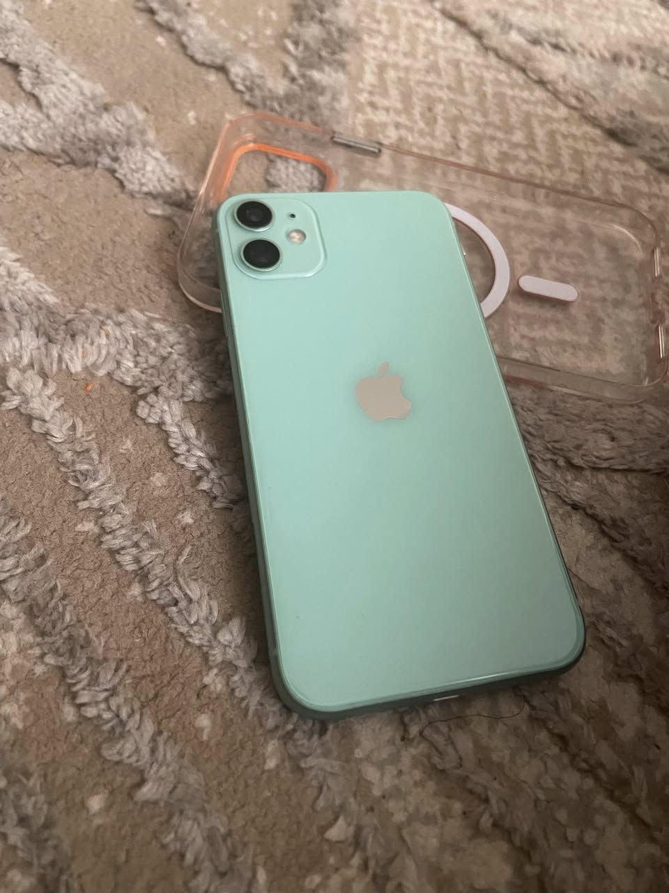 السلام عليكم 

ايفون 11 عادي للبيع فقط 

مبدل بطاريه اصليه ، ذاكره 128 ، جهاز كله شغال ماعده الدكمه الي تعلي والصامت واكفات فقط الباقي شغال فيس ايدي صوت نت ، مثل ما واضح الجهاز بي خط اسود ب شاشه وكع مني بس ما انكسرت فقط طلع هاذه الخط بيه وشغال طبيعي مكاني بغداد قيم واخذ ورجائن لتكسر معجبك اعبر المنشور رقمي ***********
