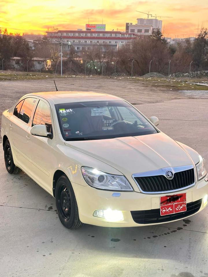 سکۆدا ٢٠١١ سێ پارچەی بۆیاخە بەشەرتی گێڕ و مەکینەو بڕاوە نرخی ٩٧ گەڵا *********** سلێمانی
