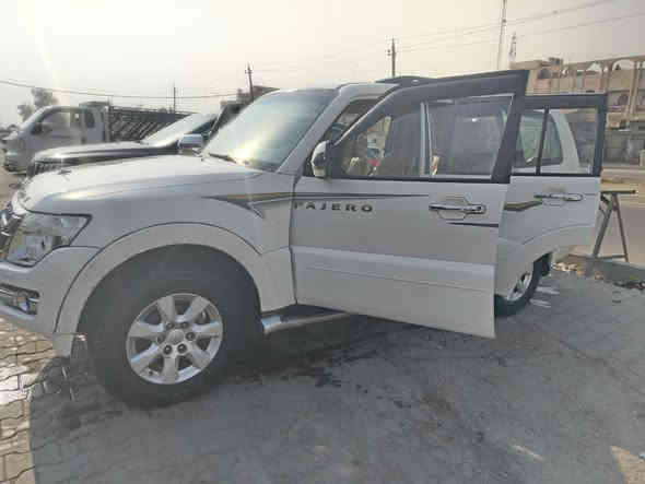 السلام عليكم ورحمة الله وبركاته. 
للبيع ميتسوبيشي باجيرو حبتور موديل ٢٠١٠  محدث أمامي ٢٠١٦ فقط .

محرك ٣٥٠٠ مفتوح 

ومنظومة غاز . 

 ٣ قطع تبريد 

تخم تايرات وباتري أخضر جديد دوشمه كله نضيف مابيه نقص

سعرها ١٣٠ وبيه مجال 

مكان سياره بغداد أم الكبر والغزلان  .

أتصال على رقم *********** 

أبو محمد العبادي
