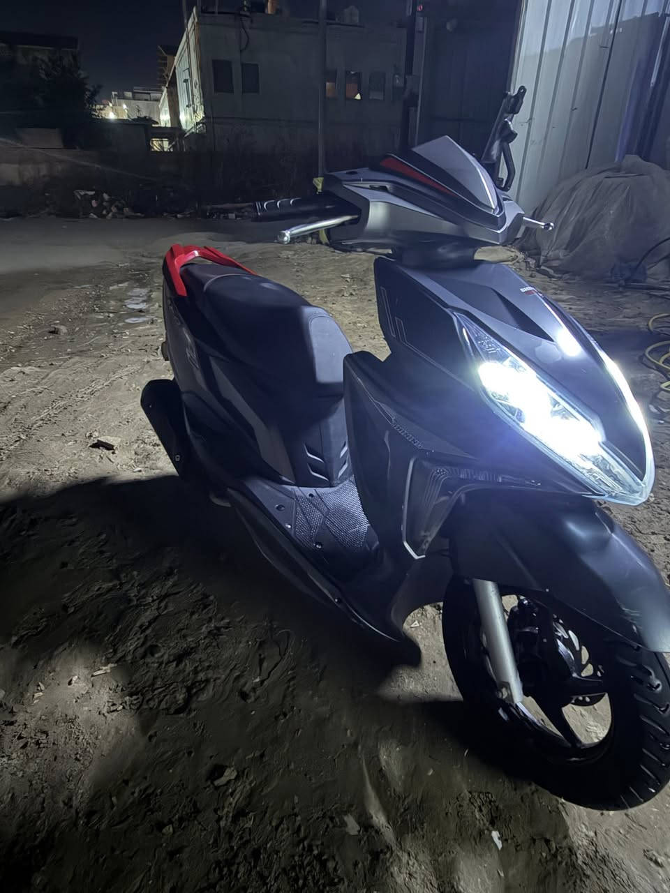 السلام عليكم
دراجة للبيع
Shining Fx 250
موديل 2023
سعة المحرك cc 250
عداد ديجيتال
فتحات تهوية
تشغيل سيلف + ستانلس
ماشية 265 كم فقط
مكفولة من المحرك للبرغي بيناتنة الفحص بيهه مكاتبه ومدفوعة الكَمركَ
يعني بس رقم وشد رايتك
بيهه شخطات خفيفه كلش
وفتحة صغيره موجوده ب الصور
متواجد ماسنجر و واتساب ***********
