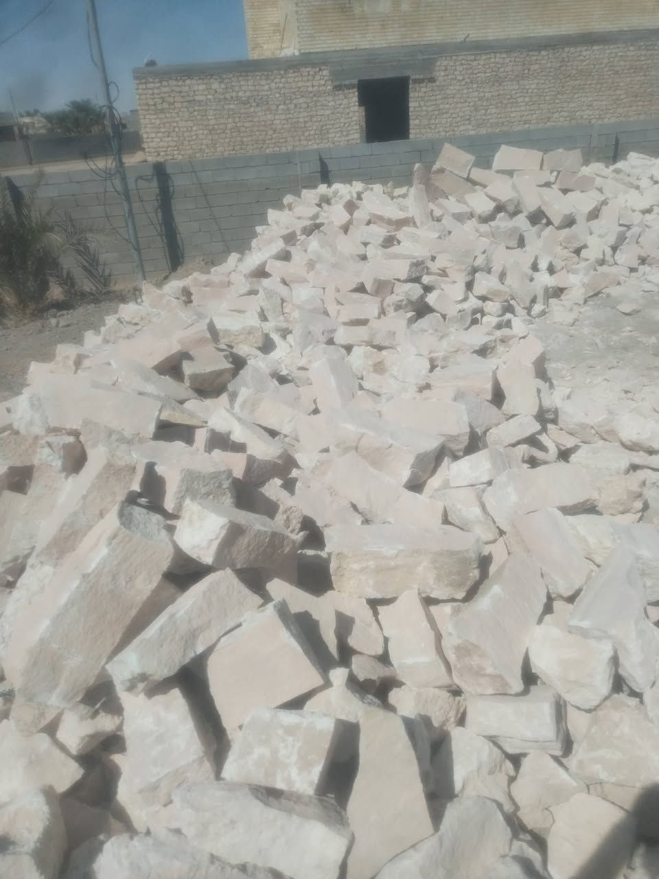 حجر للبيع ***********
