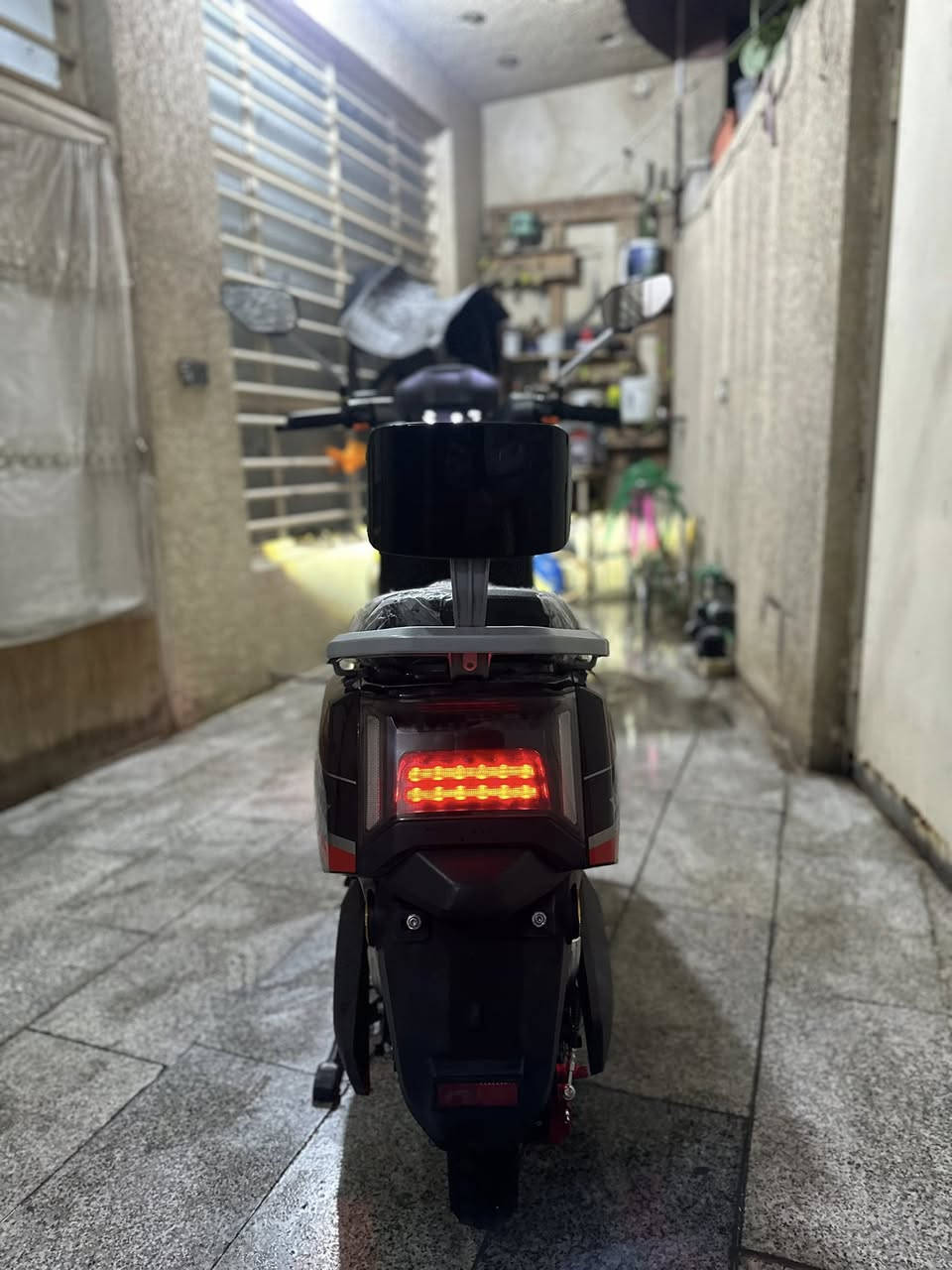 السلام عليكم دراجه شحن GT 2025 فول موصفات تشغيل بصمه  6 بطاريات كبار أشاير خلفي امامي لايت زنون عالي ناصي بلوتوث شاشه دجتيل مثبت سرعه نضام لبك صندوك جبير دراجه كامله جديده بمعنى الكلمه سرعتها تقره 137 الحقيقي 90 دراجه جديده كامله 
 سعر 750 وبيها مجال المكان بغداد  للتواصل ***********
