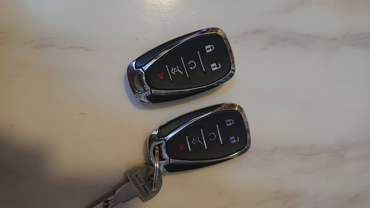 شوفر ايكونكس Lt2موديل 2019
كشنات تدفئة 
كشن السائق كهرباء
صندوق كهرباء
بردة صندوق 
بصمة عدد 2
تشغيل عن بعد
فتح النوافذ عن بعد
سيارة جاهزة للاخير بالعافية عالياخذها
رقم بغداد باسمي 
للاتصال واتساب 

***********
 شۆفرلێت ئیکوینۆکس LT2
کورسی گەرم
کورسی شۆفێری پاوەر
پاوەر ترانک
کەڤەری ئەسڵی شانە
پێداڵی ئەسڵی
2 کلیلی چوونە ژوورەوەی بێ کلیل
دەستپێکردن لە دوورەوە
چاودێریکردنی خاڵی کوێر
فەرمانە دەنگییەکان
کۆنترۆڵی کروز
کۆنترۆڵی کەشوهەوای دوو ناوچەیی
کارکردنی پەنجەرە لە دوورەوە
ئۆتۆمبێل لە دۆخێکی نایابدایە
تۆمارکردنی بەغدا بە ناوی منەوە
پەیوەندی بکەن لە ڕێگەی واتسئەپەوە

بەغدا / ئەلعامیرە
***********

Chevrolet Equinox LT2, 2019 model
Heated seats
Power driver's seat
Power trunk
Trunk shade
2 keyless entry buttons
Remote start
Remote window operation
Car is in excellent condition, may the buyer enjoy it
Baghdad plates registered in my name
Contact via WhatsApp

*********** بغداد, العراق
