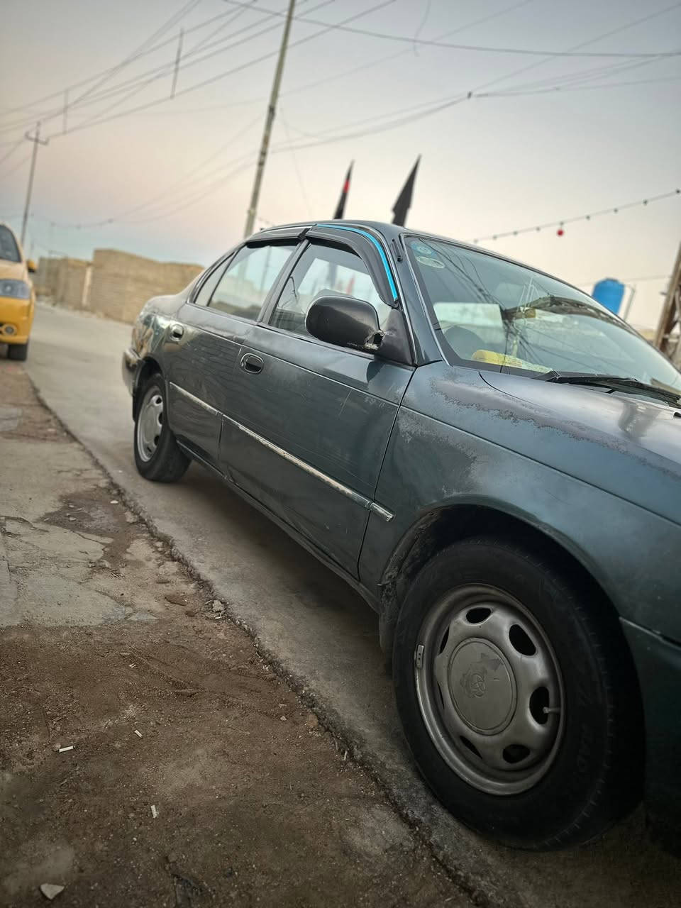 سلام عليكم سياره كورلا موديل 94مكفوله من صبغ وضربه السنويه 28محرك 800 حداديه 80‎%‎ مكان السياره ناصريه مركز السعر خاص ***********
