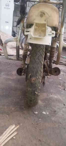 دراجه . تي موته . للبيع .  شغاله مكينه لايت بريك كلشي جاهز بس عوزها ترتيب . كلك . أتعهدلك عشاريآ وقانونيآ. ‏‪+9647856279932‬‏سوق شيوخ كرمة بني سعيد السعر 225وبيهاا مجالل متروكه لن ماا مستعملهاا اتصلل وتدلل
