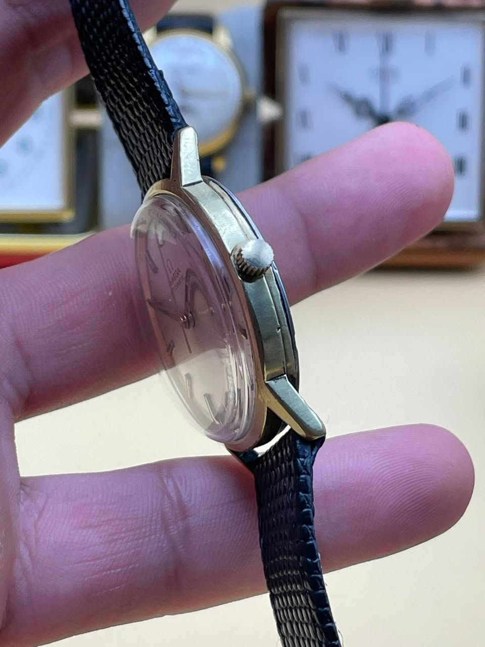 -Omega Automatic 

-تحفه من تحف الزمان اوميگا اوتوماتيك تغليف ذهب ٢٠ مايكرو 

-مقاس ٣٤.٥ إلى ٣٥ نوادر 

-الحركه اوتوماتيك بمكينه ٥٨٣(فراشه) 

-جميع التفاصيل الاصليه عدا الزمبلك مستبدل 

-للتواصل خاص او واتساب ***********

