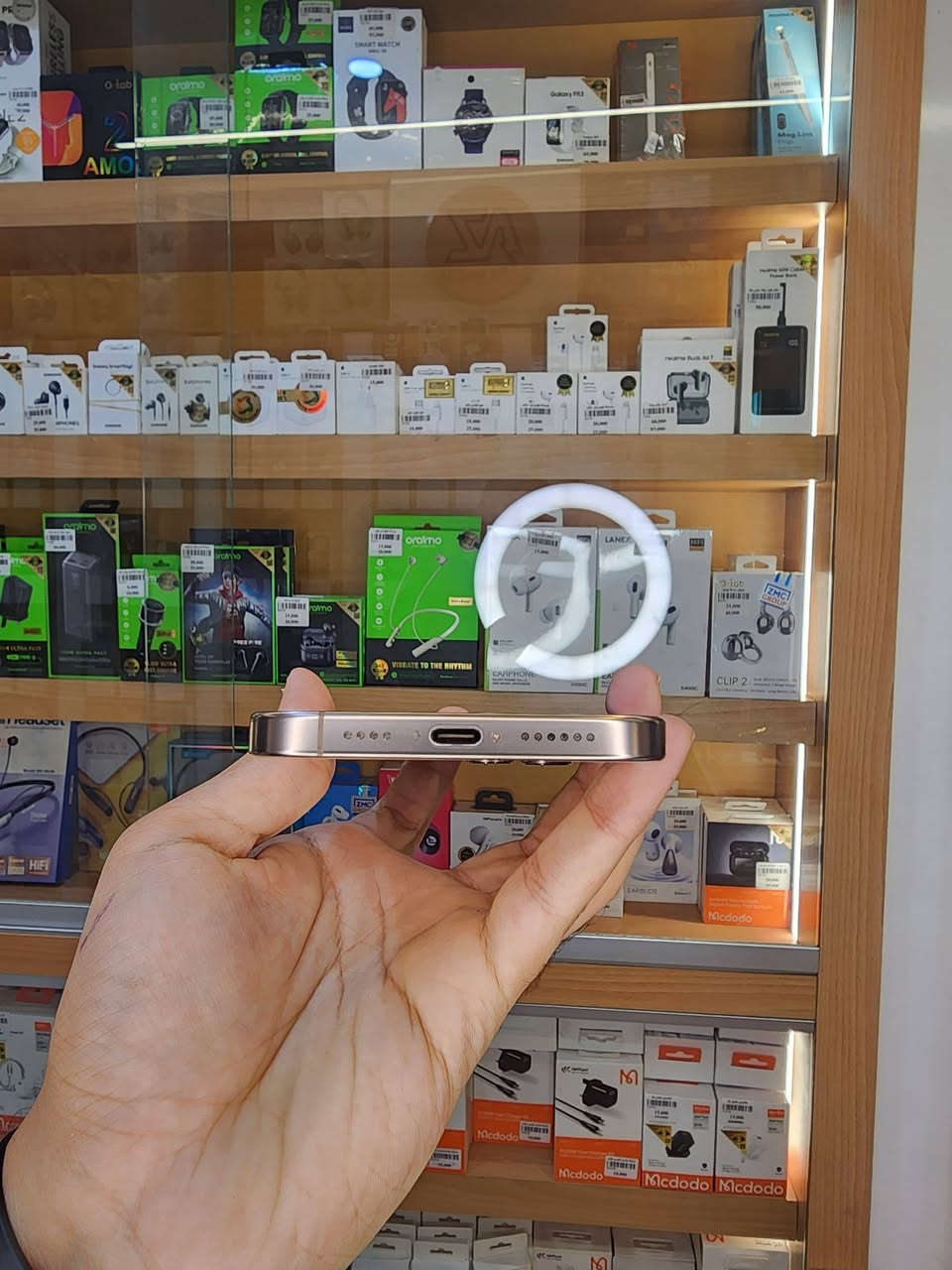 ايفون 16 برو ماكس 256 بطارية ١٠٠% عدد الدورات ١٣٦ الجهاز ماستر وكالة مكفول من التبديل و خدش ما بي بحالة الوكالة سعرة مليون و ٤٠٠ الف قفل الرقم *********** مكاني مدينة الصدر قطاع ٥٧ مجاور الدب
