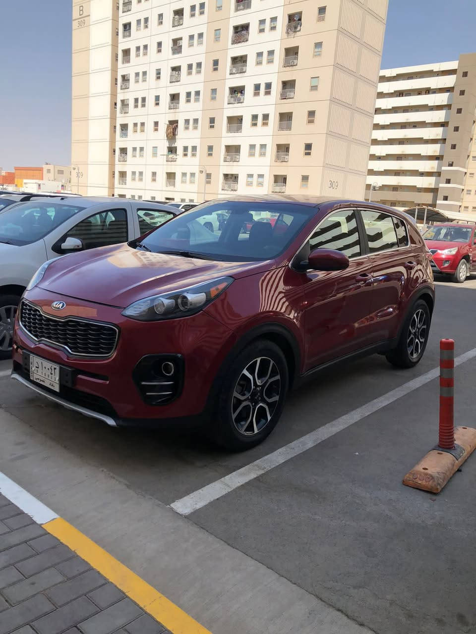 السلام عليكم للبيع سبورتج موديل 2019 وارد امريكي رقم بغداد باأسمي محرك 2400 Gdi ماشية 54 وقابله للزيادة سيارة نظيفة 
مواصفات عاديه
شاشة صغيره لمس 
كامرة دواره 
تحكمات فول
كروس مثبت سرعه 
شاشه لمعرفة اعطال السيارة
مانع تزحلق 
مانع انحدار 
حادثها جاملغ وبنيد 
تخم تايرات جديد وباتري جديد شادلهن
مكان السيارة بغداد شارع فلسطين
السعرة 160 وبيها مجال
للاستفسار *********** وبي واتس اب هم
