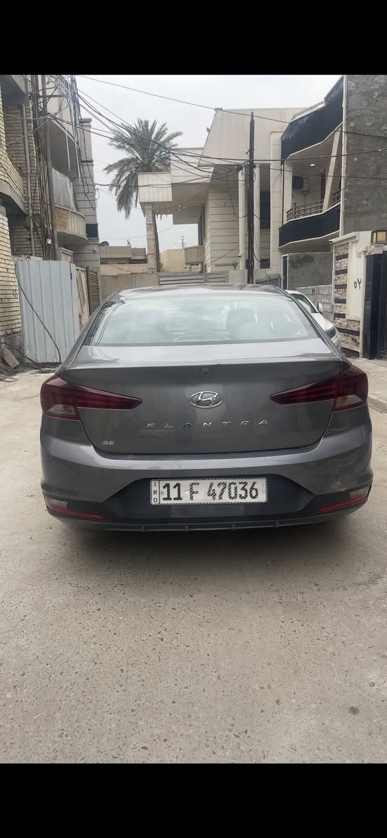 السلام عليكم
النترا 2019 وراد امريكي 
محرك2000
مواصفات عادية
مكانه بغداد-الدورة
السعر 125 ورقة وبيهة مجال

الاتصال :***********
