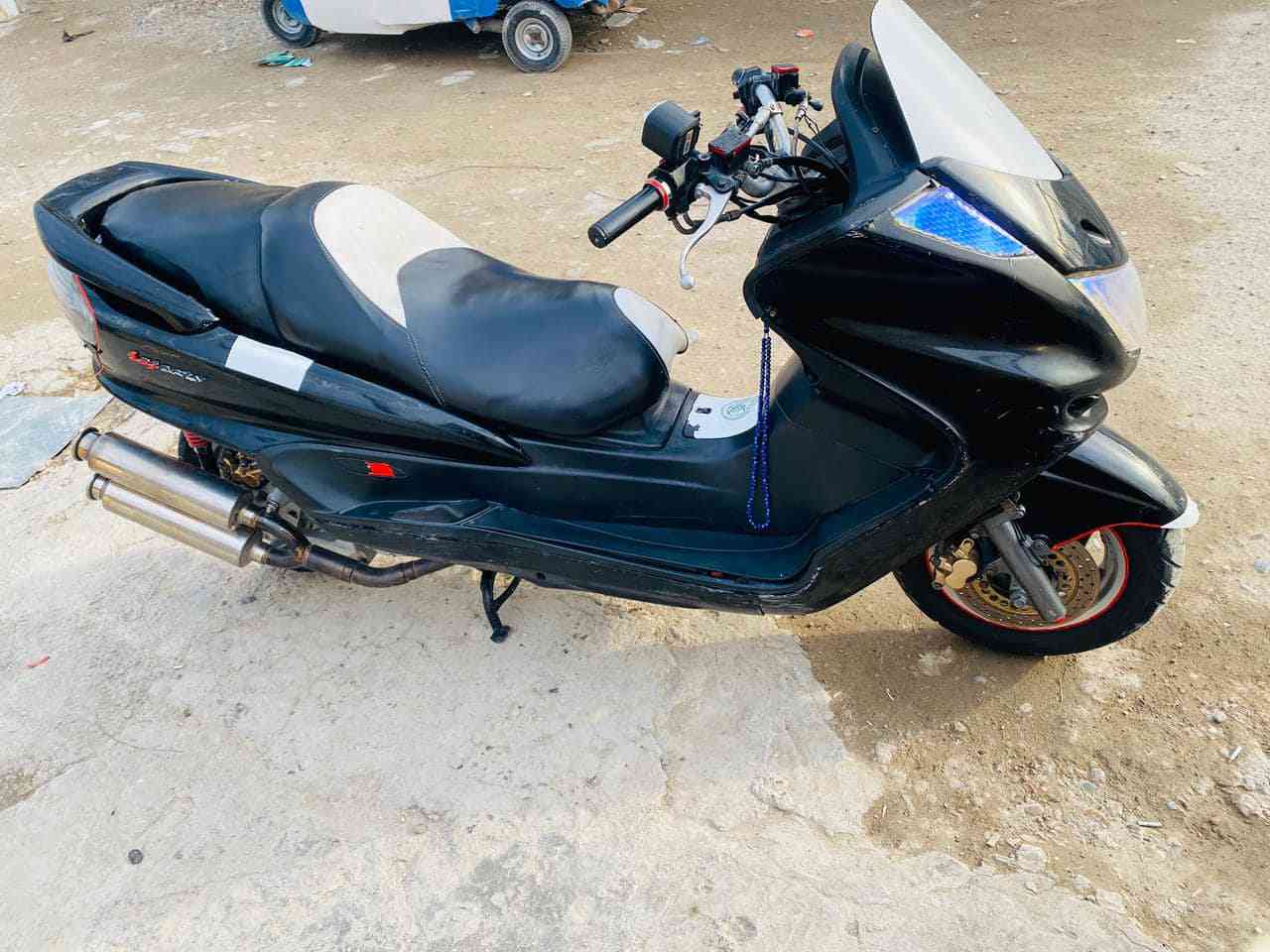 سلام عليكم ماجسته 2018للبيع او مراوس حسب القناعه كهربائيات كلهه شغاله مكينه ممفتوحه شلعه ومعدل لا تنقيص لا تبخير لايت زنون اشاير دبل اشاير كله شغال صارنصه رياضي وبيهه كاتم اذا تشيله يعله صوتهه بس الصارنصه سعرهه 100مكاني الدوره ابو دشير ***********
سعر 700وبيهه مجال
