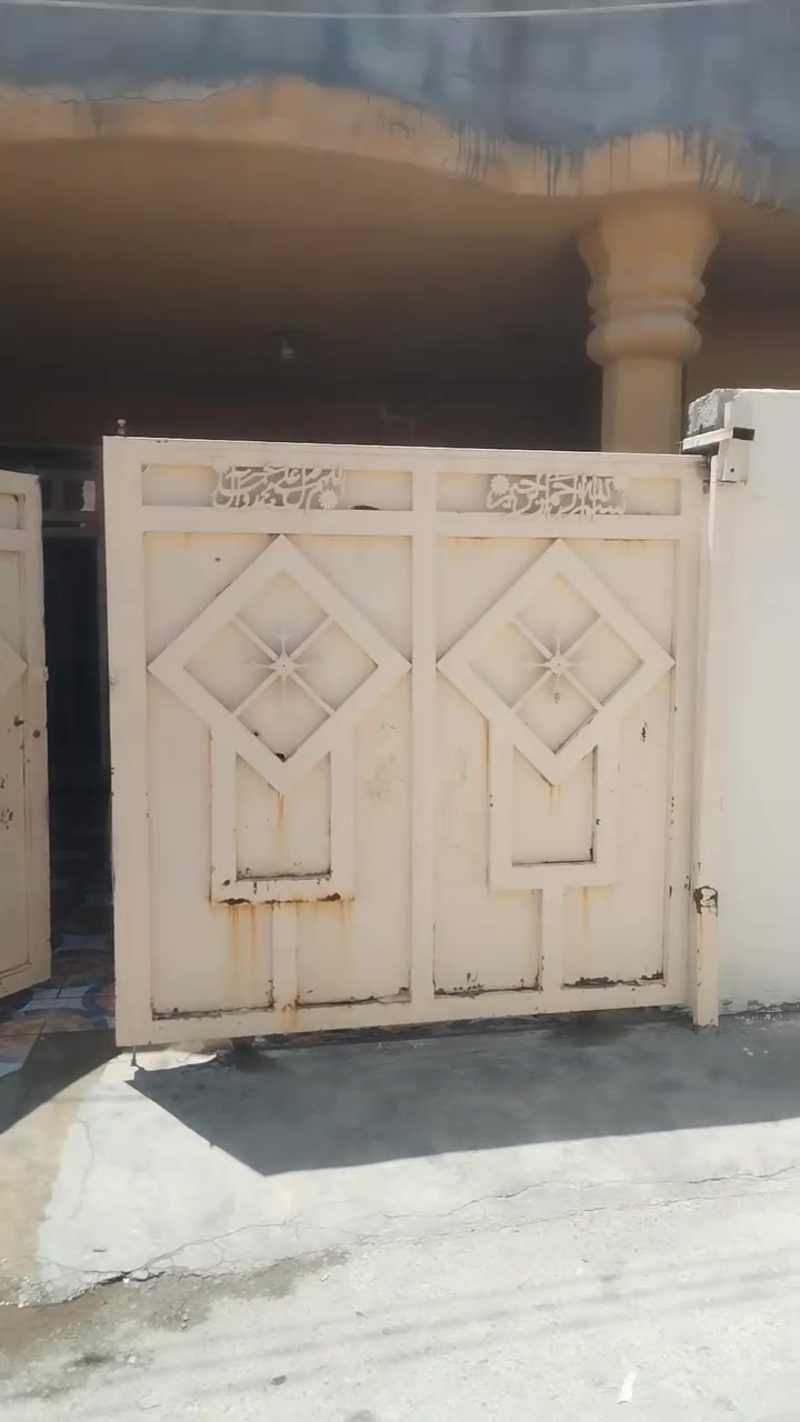 دار المساحة ١٨٠ متر بناء مرتب خلف معمل الكاشي بسعر ٥٢ مليون للاستفسار الاتصال على الرقم *********** او مراجعة مكتب الديار
