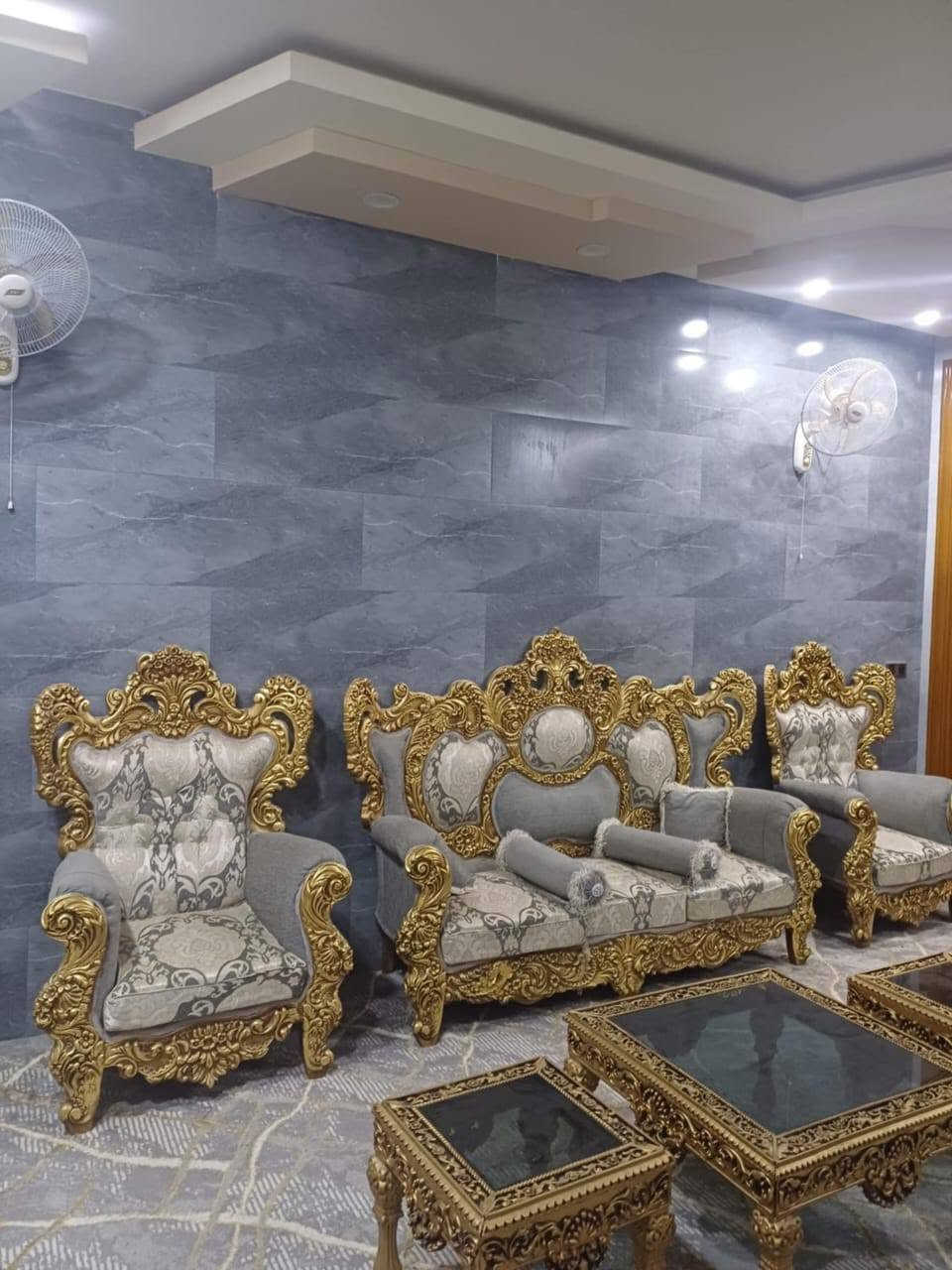 للبيع 260م  طابقين فول 5غرف نوم صاله مفتوحه ع الاستقبال مطبخ حار بارد صحيات 4 كراج حديقه بميسان منطقة 14الف
قريب ع نفق ميسان مطلوب للمصرف 65 + 285 = 350 سعره
البيت كله مرمر سقوف جمسن بورد 
***********
اتصال+واتساب
م//بوابة الغري
