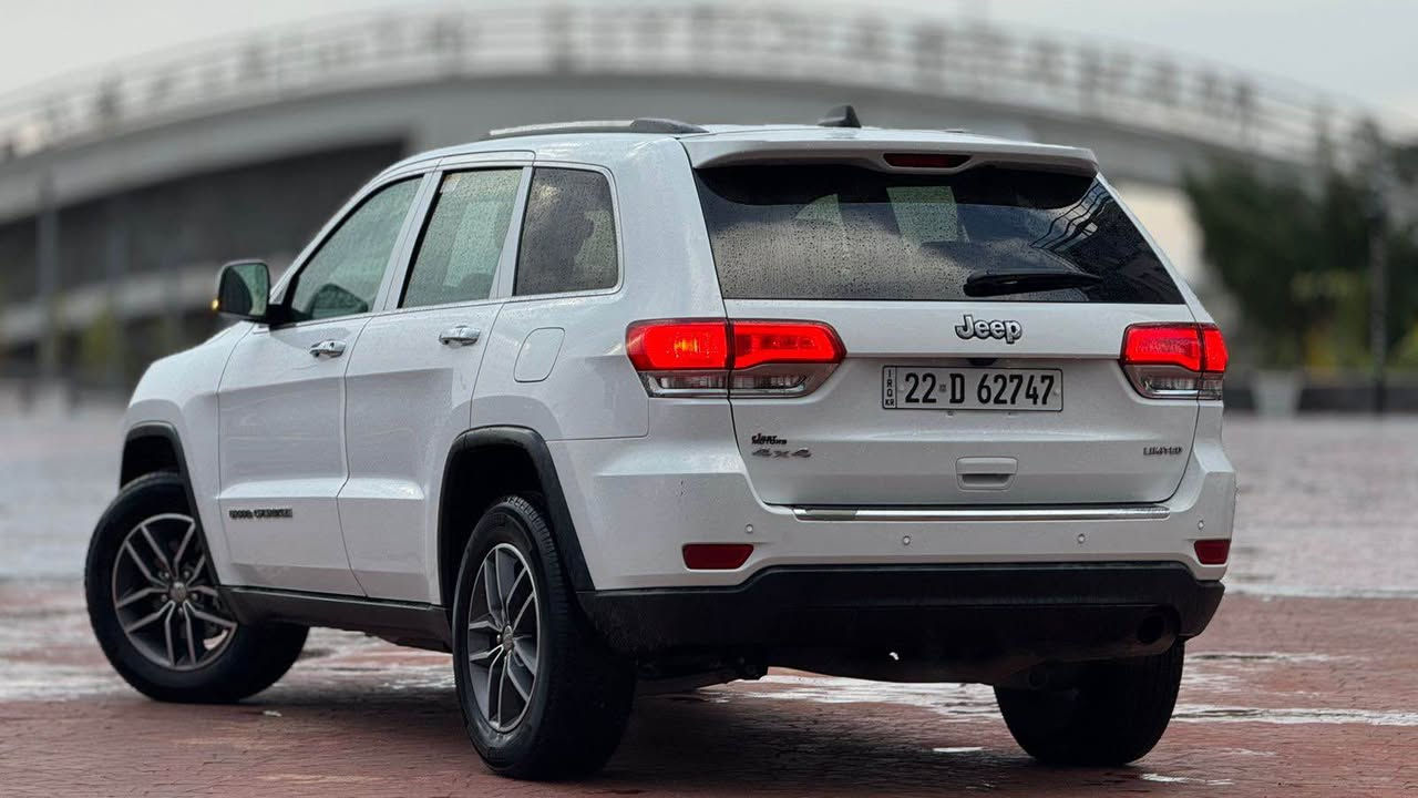 سلام عليكم جيب 2018  شيروكي  للبيع اكلين وكفاله بدون حادث السياره جديده لوك عل شركه ماشيه قليل واستخدام شخصي فول لمتتد السياره السعر ٢٥٥ ورقه الاستفسار اتصل *********** بغداد, العراق
