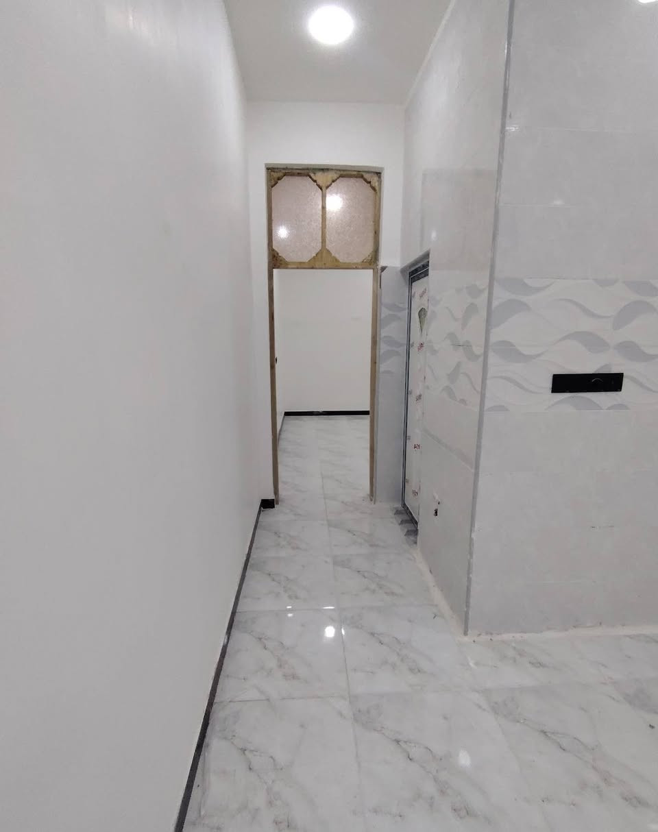 مشتمل ١٠٨ متر ٥.٤٠ في ٢٠ طابو صرف تحويل بحي الحوراء شارع الكفاح بناء جديد مامسكون بناء درجة أولى بناءه غرفة وصالة ومطبخ واستقبال ابواب حديد ٢ملم بديل الخشب شبابيك المنيوم السعر ٧٠ وبيه مجال للشراي
شغل درجه اولى اليعجبه يتصل والي مايعجبه يعبر المنشور ***********
