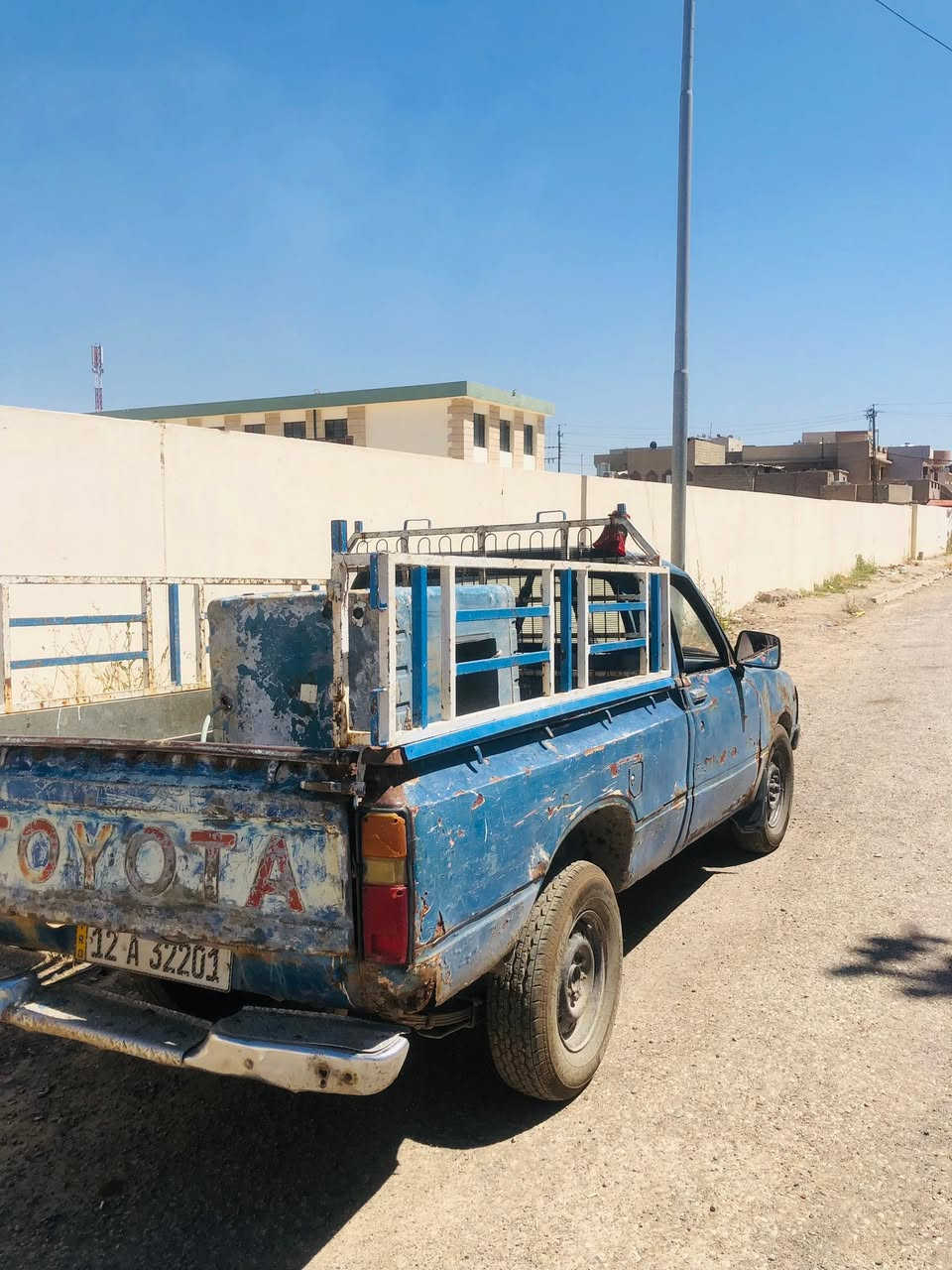 بيكم تيوتا موديل82  محرك بي اثر نفخ  طخم جديد ما صار خمس اشهر من سويته السيارة تجي تشوفو بعينك مكاني حي سومر  صاحبو موجود بحي الوحده  كابون بانزين الكتروني جديد باسمي 
شرط الوكاله والتحويل وكاله عامه باسمي  سنويه لل 29 رقم نينوى دولي مسطره
خابر على هذا الرقم وادلل ***********

