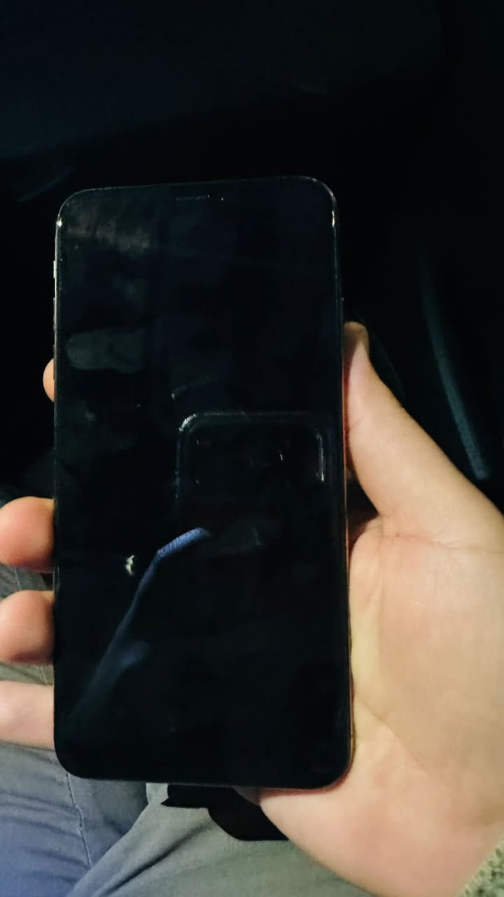 سلام عليكم🖤
اكس ماكس ذاكره 256 
بطارية 79 
جهاز مبدل بي شاشه اصلية والفيس ايدي شغال⚠️
❗️سعرة ٢٥٠ الف وبي مجال بسيط 
متواجد فقط واتساب ***********
