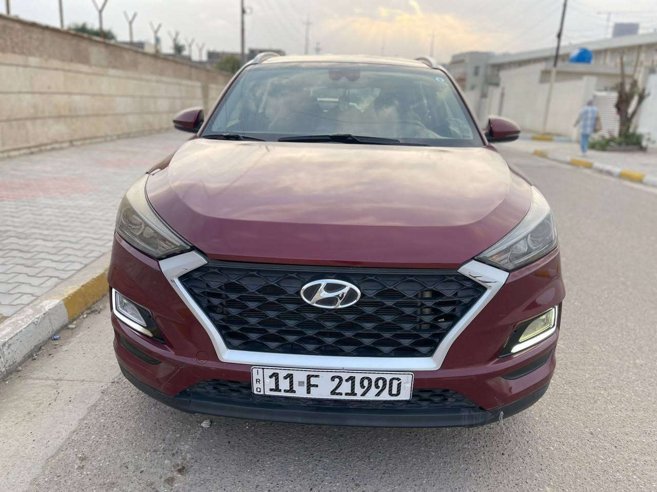 للبيع توسان جديده ٢٠١٩ فور ويل مواصفات كلش حلو اتعرفون توسان مواصفات بيها ماشيه قليل العداد كدامكم وارد امريكي بيها ضربه  من الامام بنيد بي صبخ وجملاخ السعر ١٦٣ ورقه بيها مجال الطيبين رقم موبايل ***********
