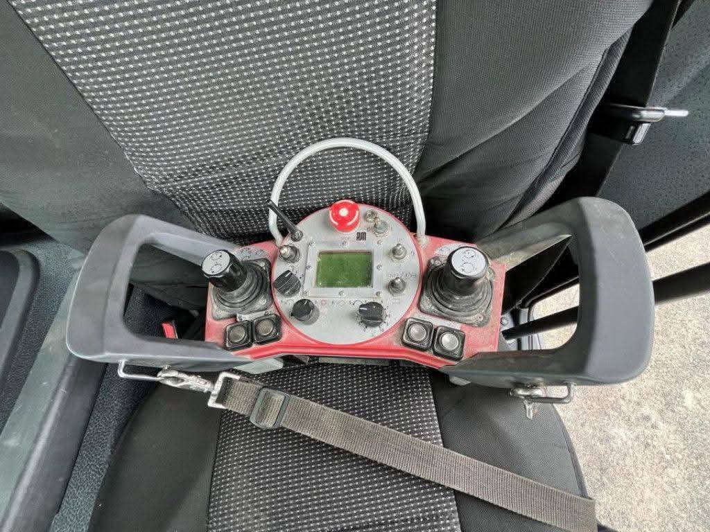 Mercedes-Benz
Actros 3241
سنة الصنع 2008
عداد 356048 km
ناقل حركة اوتوماتيكي 
قوة المحرك 408 حصان 
بتزماستر 42 متر
عدد المحاور 4
نظام المحور 8x4 
السعر 90الف دولار
شامل كمرك ضريبة شحن 
مدة الوصول 25 يوم بعد الحجز


**إذا كنت صاحب هذا الإعلان وتريد حذفه لأي سبب، رجاءا أرسل رسالة إلى الدعم الفني**