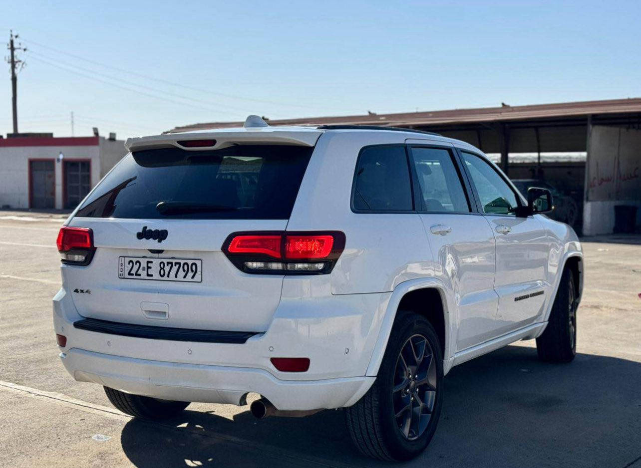 جيب كراند شيروكي لمتدد بلاك توب فول مواصفات 1/1 أمريكي
موديل 2021 محرك 3600 كشنات كهربائي سايق والصدر 
حساس امامي خلفي فتحتين بانوراما جنطه كهربائيه 
ويل 20 تشغيل عن بعد للاستفسار الاتصال ع رقم ***********
