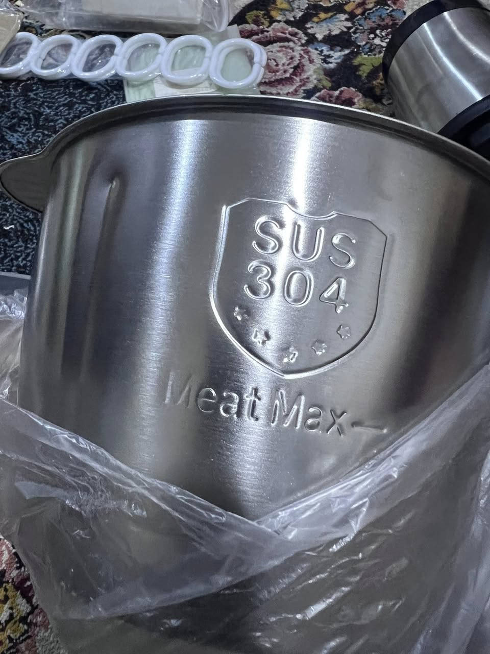 المنتج هو محضرة طعام من العلامة التجارية Kitchen Expert. 
السعة: تأتي بسعة كبيرة تبلغ 3 لتر. 
الوظائف: مناسبة لفرم وطحن مجموعة متنوعة من المكونات مثل اللحوم، البصل، الثوم، والأعشاب. 
التصميم: تتميز بشفرات رباعية الأبعاد مزدوجة الطبقات لضمان فرم متساوٍ، وغالبًا ما تأتي بوعاء زجاجي. 

ب١٠ الف اول تم


**إذا كنت صاحب هذا الإعلان وتريد حذفه لأي سبب، رجاءا أرسل رسالة إلى الدعم الفني**