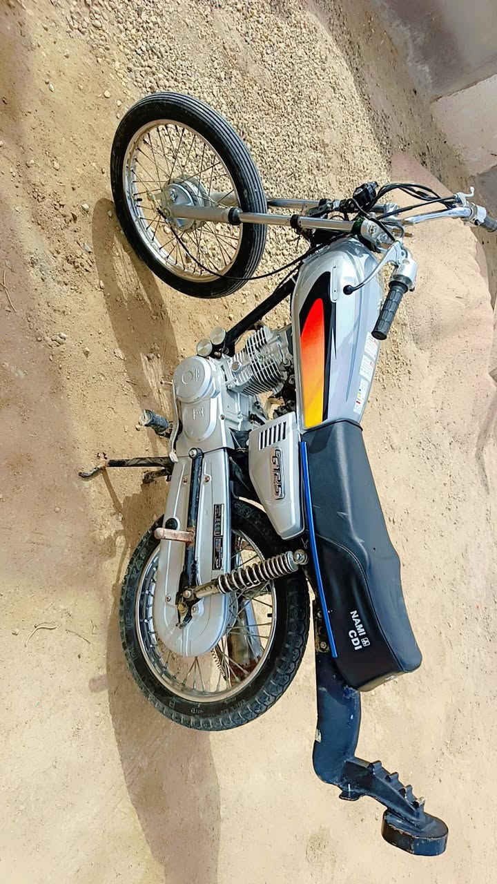 سلام عليكم دراجه لبيع كلك. مكانه ناصريه
طريق سيد دخيل القديم دور البجمعه رقم راعيه ***********
***********
