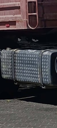 تانكيات للبيع واحد 300 لتر والثاني 550 لتر 07831581831