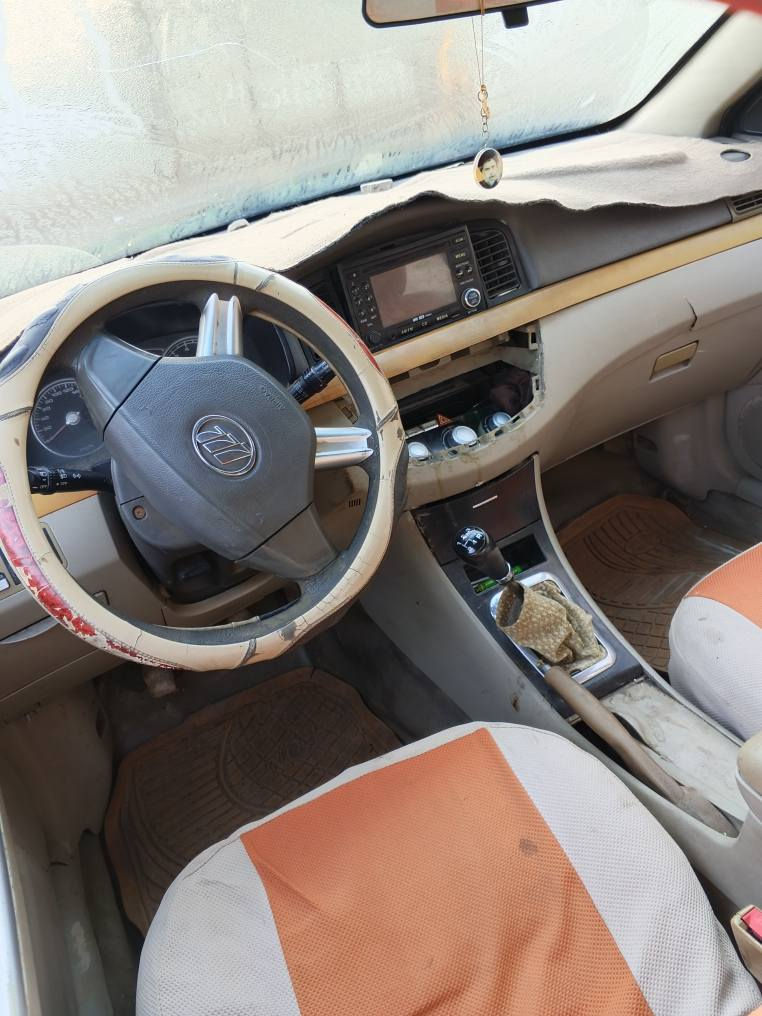 ليفان صيني حجم620مديل2011 
معامله كاملة باقيه بس هزه مصفره من كلشي اتعهدلك بل اصوليات والتحويل كير مكينه حلوات مابيهن شي حداديه نضيفه تخبل تخم تاير جديد جواها تبريد شغال وياها 3بيبان جدد وعينه وصطابات ب22وبيها مجال*********** البصرة, العراق
