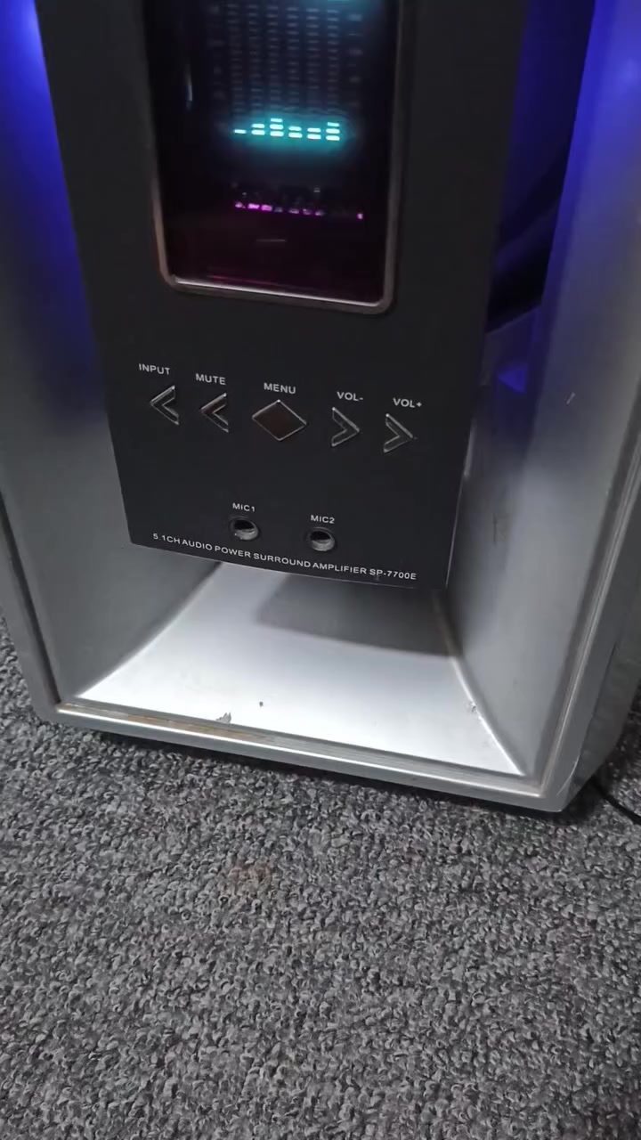 السلام عليكم ورحمة الله... مضخم دمام بهذا الشكل... شغال بالكامل ماعدا دگمة إلي تنصي الصوت واكفة... يعني تنصي من الموبايل... يشتغل أواكس... سعر ٣٠ الف


**إذا كنت صاحب هذا الإعلان وتريد حذفه لأي سبب، رجاءا أرسل رسالة إلى الدعم الفني**