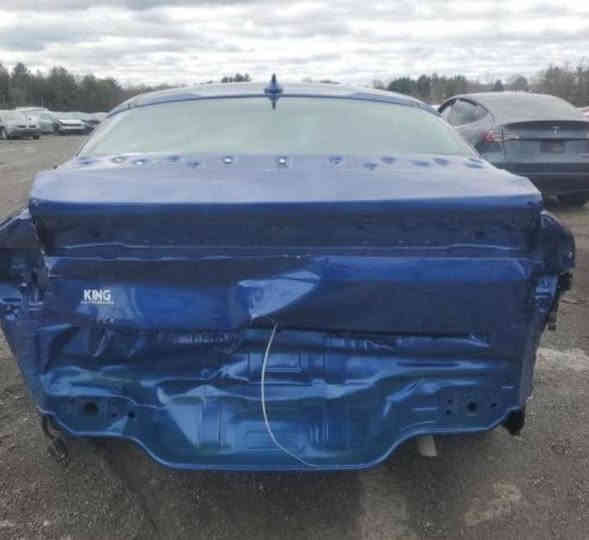 السلام عليكم سياره كيا فور للبيع موديل25حادثه بالخلف بسيط سياره فول عده الفتحه بدون ايرباك السياره ماشيه 3000 وشويه السياره جديده العنوان بغداد السعر 187بيها مجال بسيط السياره رقم بغداد بسمي التحويل ثاني يوم  رقم الجوال ***********
