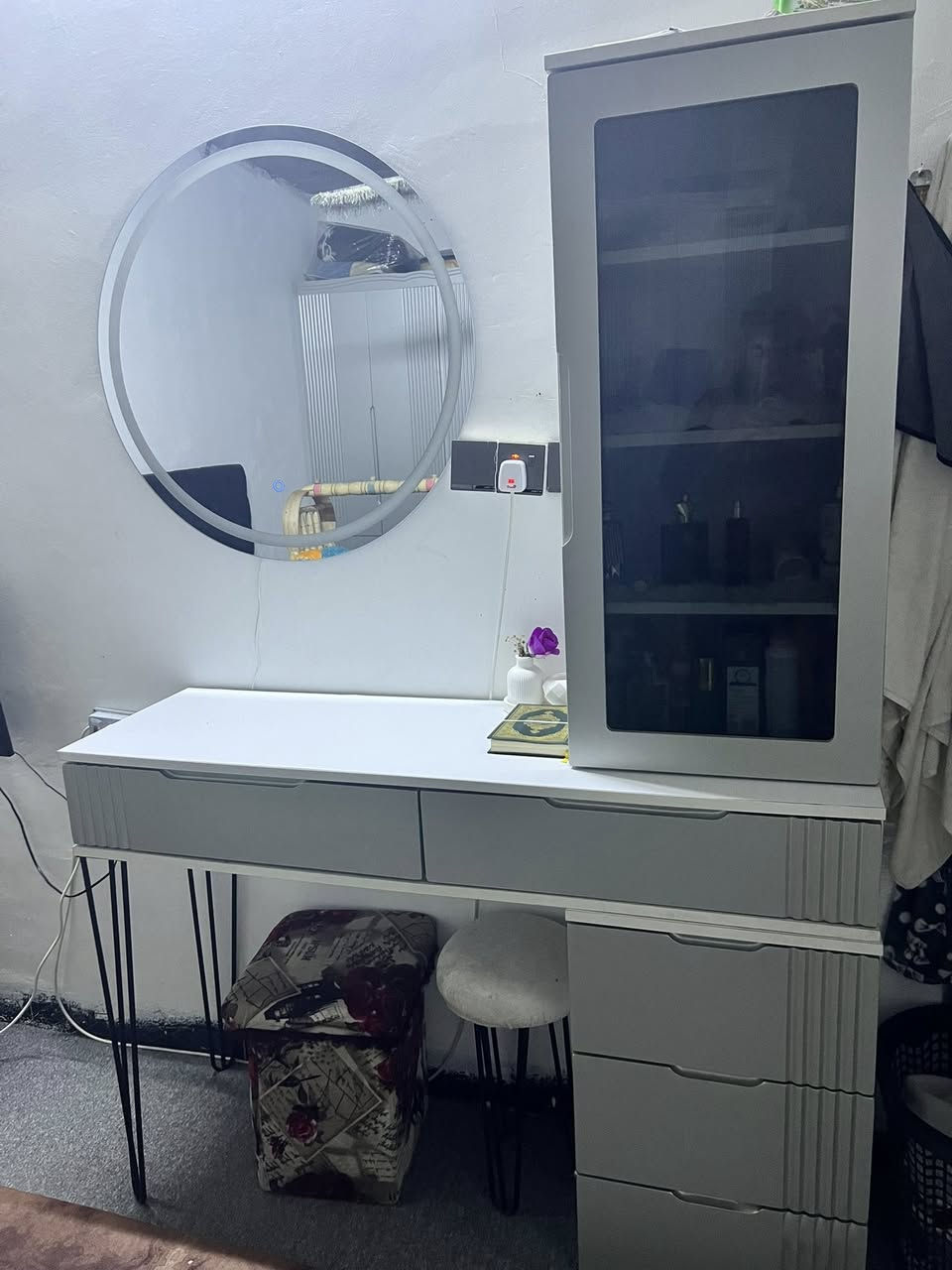 سلام عليكم غرفت نوم للبيع  فصل تركي  ثقيل شرط وضمان وفصلته على ايدي خشب عراقي درجه أولالى 
قنصور 6ابواب   نضام ابواب شفط وميز توليت فصل شرقي  وجكامج نضام شفط  وتخت وجكامج مال تخت  وهاي كله على ايدي فصال كلو درجه اولالى  وشط خشب ثقبل وضد ماي والرطوبه وبي ضمان خمس سنين والوصل موجود الغرغه كلفتني مليون 600 وعارضه اب مليون 300
وبيه مجال 
عنواني موصل يارجمة  الشرقيه الاولى 
***********
بي وتساب 
وشكرآ
