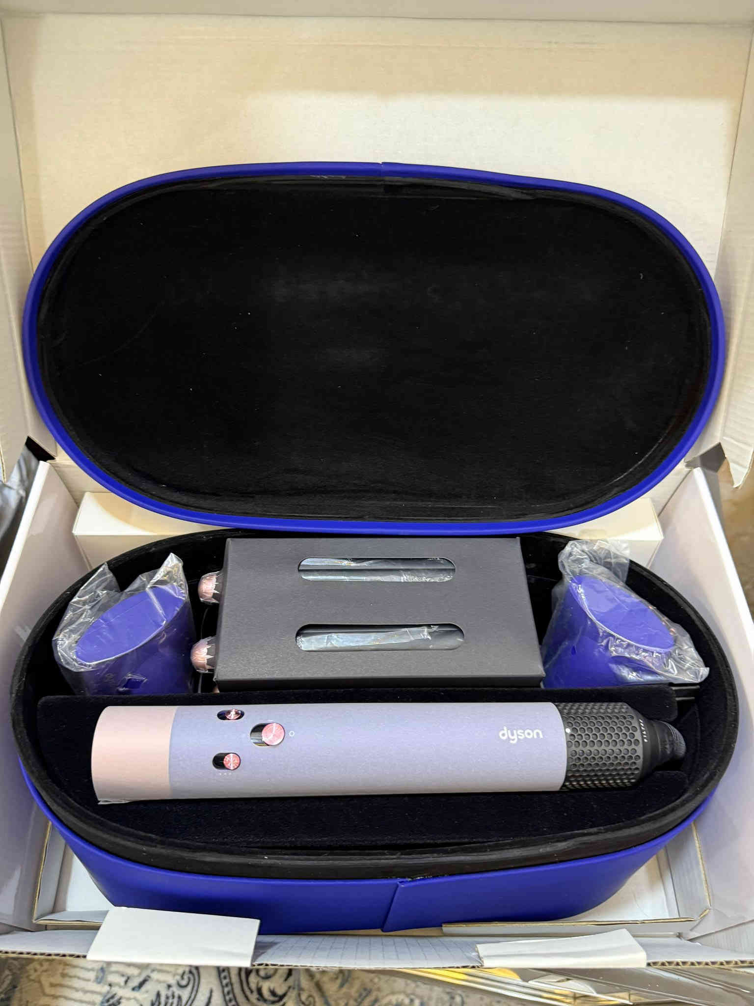 Dyson airstrait original 🌪️
سشوار دايسون الاصلي ٦ روؤس 
***********
