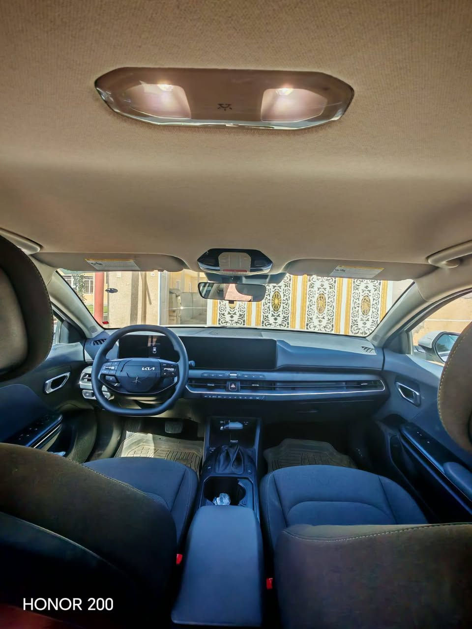 السلام عليكم k4 موديل 2025 وارد أمريكي حادث مرفق مع المنشور التواصل على الرقم ***********
