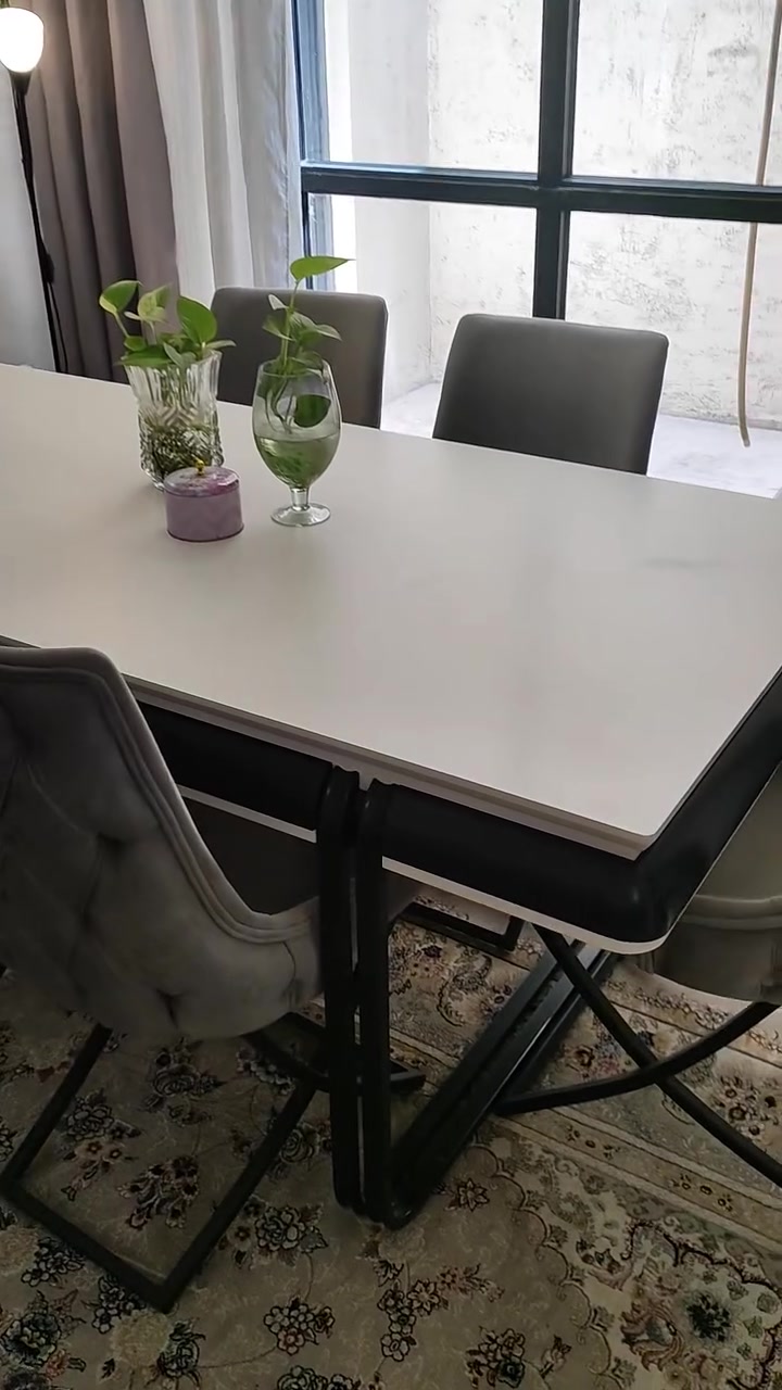ميز طعام مع ست كراسي نظيف للبيع ،،،
سطح الميز خشب ثقيل مصبوغ صبغ سيارات حراري والارجل حديد مصبوغة صبغ حراري رصاصي غامق ،،الكراسي موديل راقي قماش رصاصي فاتح والارجل حديد رصاصي غامق ،،،قياس الميز 190سم ×90سم 
السعر 750 الف
الجاد بالشراء يتصل الرقم *********** عالواتس اب 
المكان زيونة
