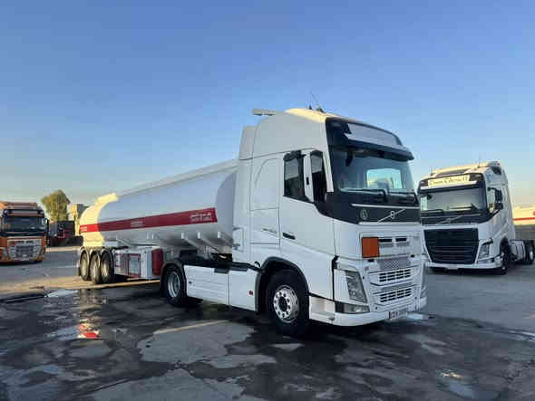 للبيع فالفو وحش تك / موديل 2015 / ريتايدر ماء 💦 

كير اوتماتيك / حجم محرك 460 

كاميرا امامي / رادار امامي حساس امامي 

قمارا ثلاث خطوط / ثلاجة داخلية 

لايت عدسة / سبايدر بلادي 

نوع تانكي روعه/ موديل 2024

طخم ايطارات جديد 

طوناج ￼ GPS  كامل 

رقم هاتف 📞 ***********
رقم هاتف 📞 ***********￼
