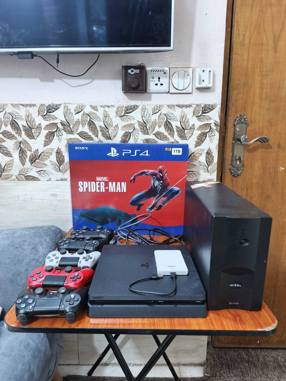 بلي 4 مهكرسلم نظام 9 بدون فلاش تهكير مباشر جهاز نظافه 100/100 لامفتوح ولا مصلح لوك ستيكر استخدام قليل ذاكرته(واحد تيرا)ومع هارد خارجي(واحد تيرا)بي42العاب  جوستكات(3)اصليات(2)باله وكامل ملحقاته ويا(يو بي اس1500)مكاني بغداد علاوي شارع6 ) اي استفسار الرقم( ***********)بس شراي يخابر
