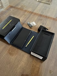 نوت 9 • نظيف 100% • مع الشاحن والاغراض