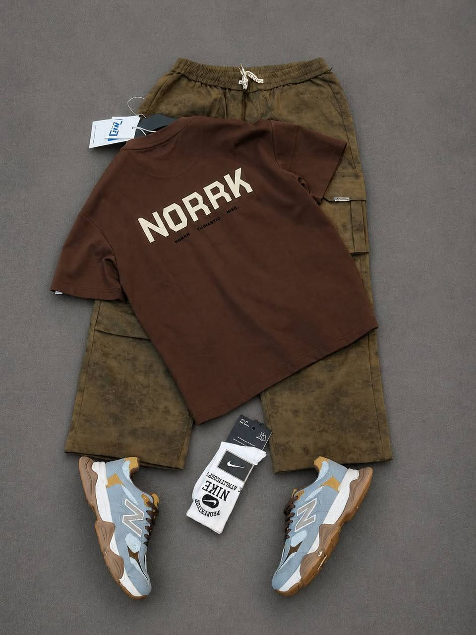 ✨ مرحباً بكم في أحذية وأزياء أوسكار ✨
وجهتكم للأناقة والذوق الراقي 👞👕
نوفر لكم تشكيلة مميزة من الملابس والأحذية العصرية بجودة ممتازة وأسعار تناسب الجميع، مع لمسة من الأناقة والثقة في كل إطلالة.
🛍️ أحدث الموديلات
👟 أحذية شبابية وعصرية
👔 أزياء كاجوال ورسمية
💎 جودة عالية وأسعار منافسة
📍 العنوان: موصل الجديدة 
📞 رقم الهاتف: ***********
📱 للتواصل والاستفسار: واتساب 
“أناقتك تبدأ من هنا”
