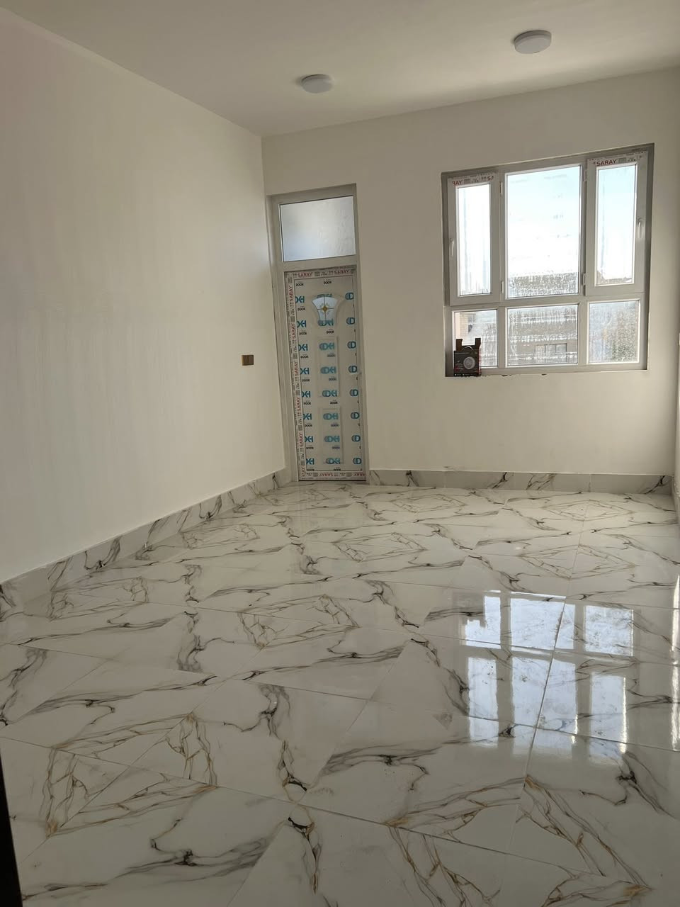 دار للبيع مساحة 93 متر طابقين بناء حديث بعدة ممسكون زيرو 3 غرف نوم  الموقع بداية منطقة شفتة طابو زراعي 25 للاستفسار ***********
