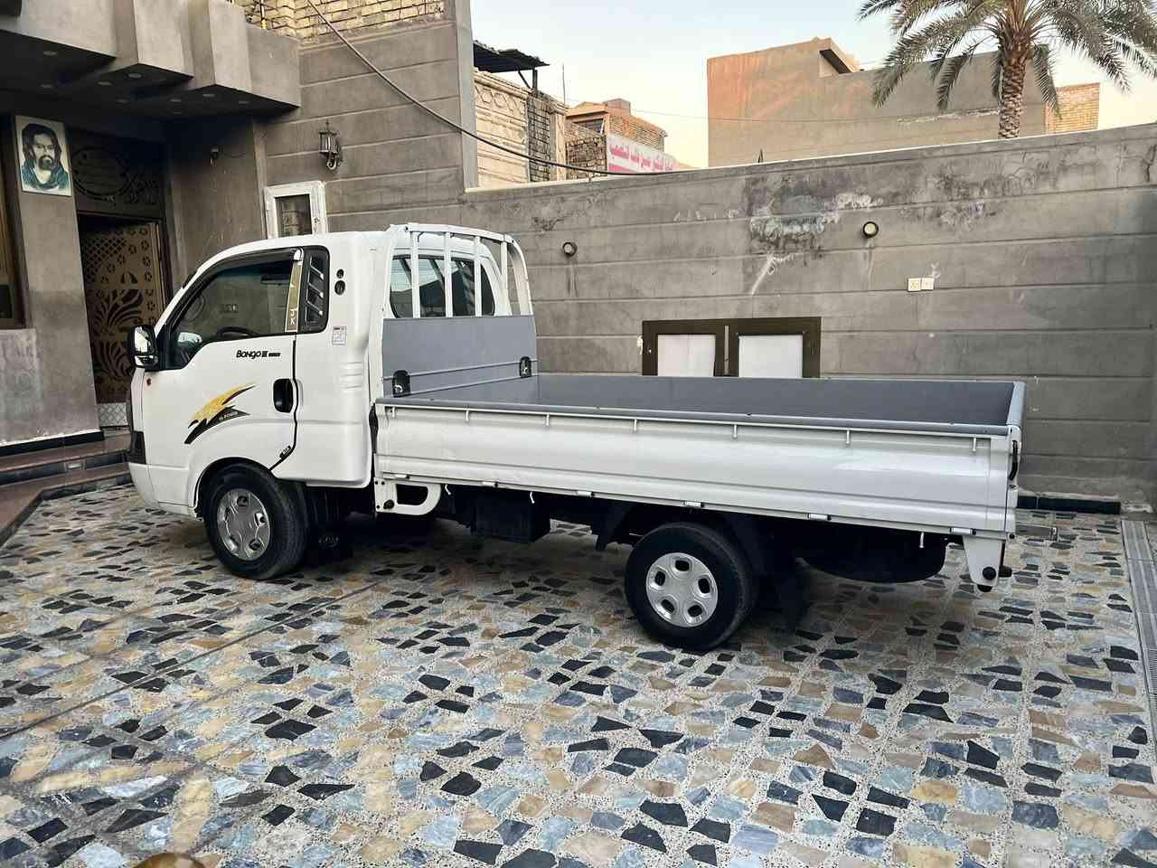 للبيع كيا مديل. 2004. بسمي بغداد دولي.    محرك. 3000 مفتوحً بلاد. جديد كفاله عامه   من ضربه وتبديل. صبغ فقط دوس جوه مال نكاد.  لاتبديل. ولا كص. مكفوله.    كير اكسن حداده شواصي كفاله.  تخم تاير. جاهزه. دواخل وضع الشركه.  مكاني. بغداد.  هـ.  ***********.   السعر اتصل وتدلل.  بغداد م الصدر.     87.  ورقه وبيها مجال
