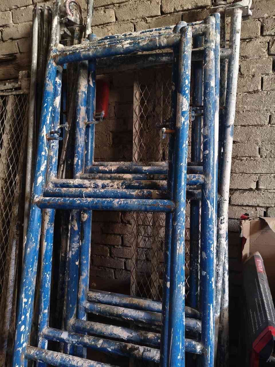 سلام عليكم سكلات. حجم 60 سانتيم حديد 2 ونص ملم قويه. كل سكله. وياها مكص واحد.  العدد 3سكلات مكان بغداد بوب الشام ***********
