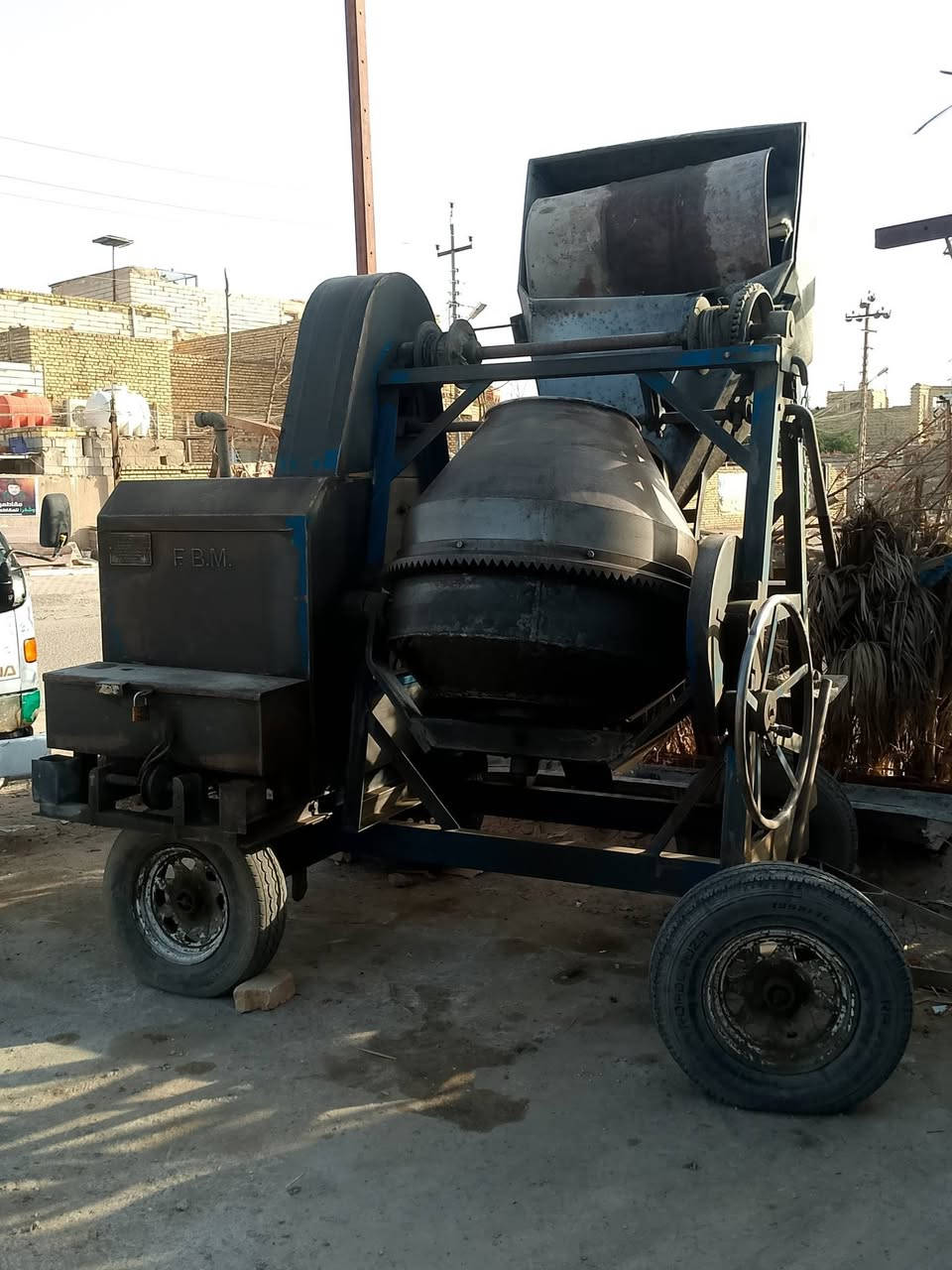 سلام عليكم خباطه البيع هيه وغراضه
جاهزه للعمل ورها 4عرباين ازغار وصطل وعربانه جبيره 
ورها 4ازواج دراريب ورها سكله طابق ثالث *********** الاتصال على الرقم خاص ما اجاوب
