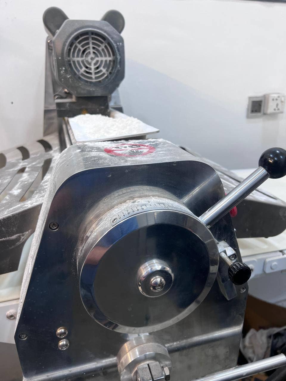 فتاحت عجين للبيع للطلب التواصل على الخاص


**إذا كنت صاحب هذا الإعلان وتريد حذفه لأي سبب، رجاءا أرسل رسالة إلى الدعم الفني**