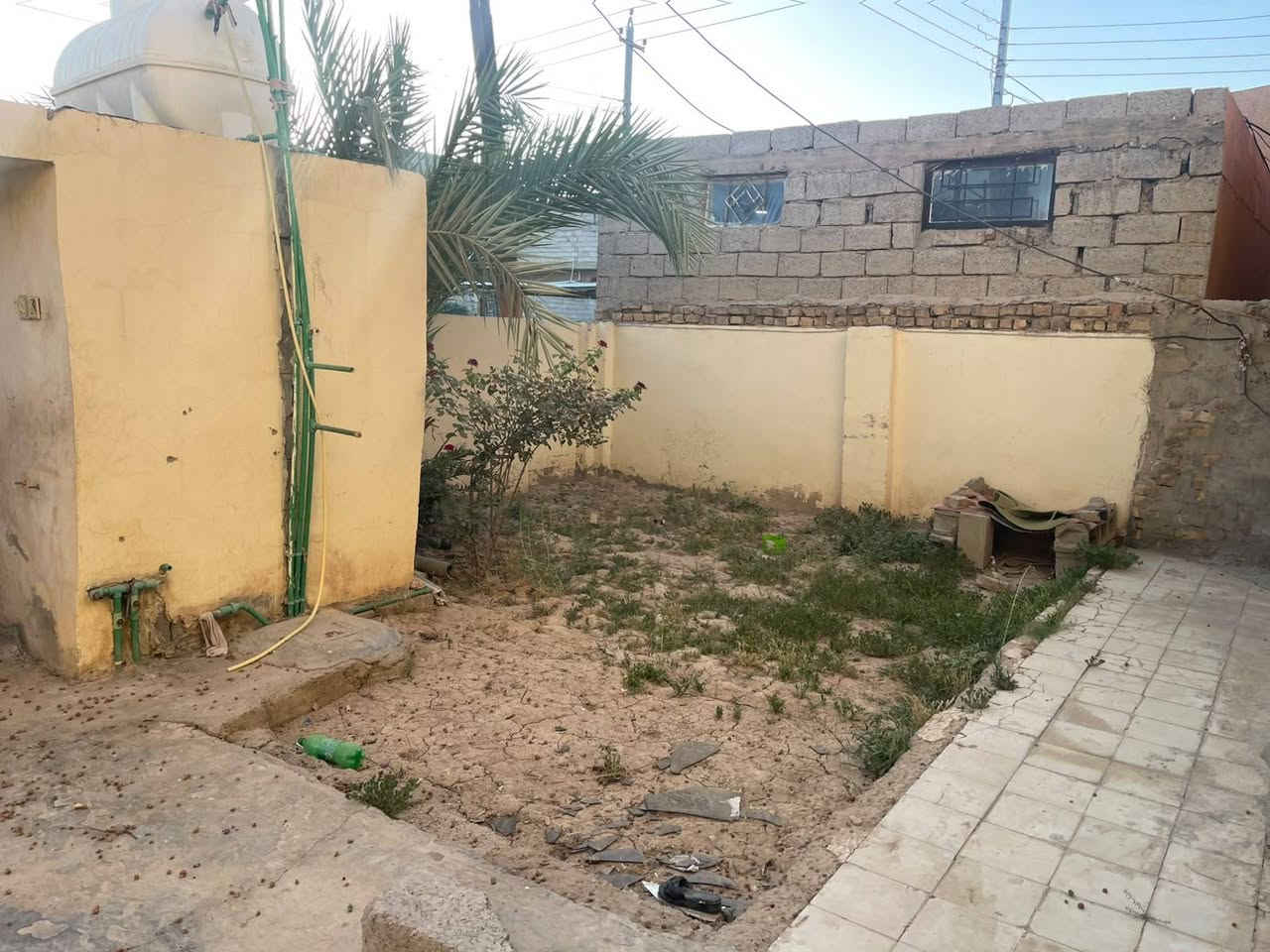 #بيت قديم بسعر قطعه للبيع كاطون الرحمة خلف مدرسة الأصمعي مساحة 240 متر🌴 6868 رقم العقار 
#لمعرفه السعر اكتب رقم 3
***********
