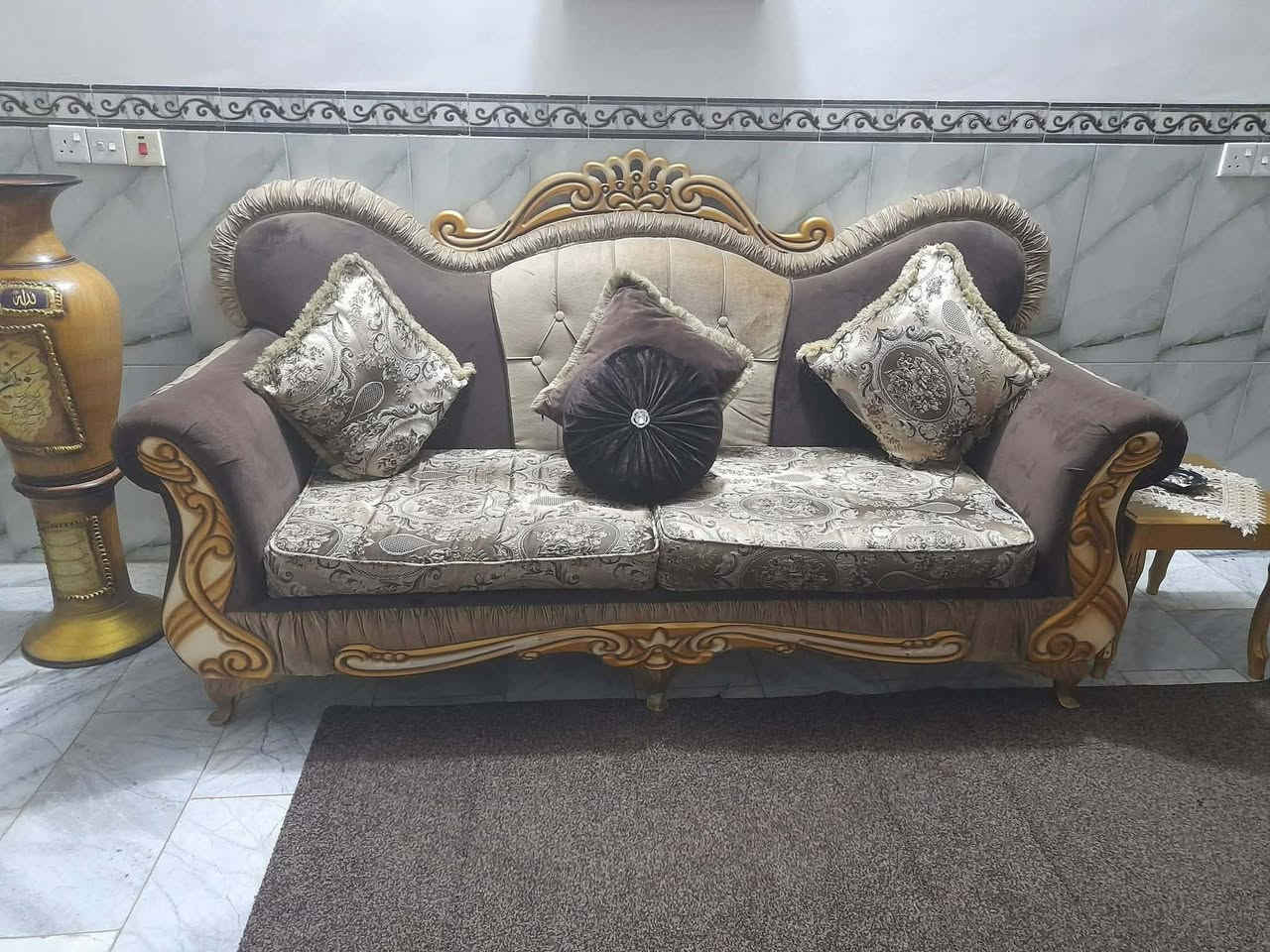 طخم جديد ٢ قنفه كبيره وواحده وسط وطبلات ذهبيه عدد ٤ بضمنهم واحده كبيره للبيع


**إذا كنت صاحب هذا الإعلان وتريد حذفه لأي سبب، رجاءا أرسل رسالة إلى الدعم الفني**