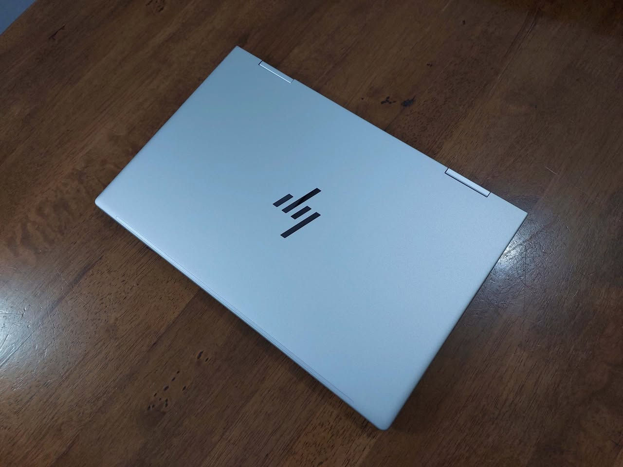 السلام عليكم جيل 13 موديل hp envy من الفئات العليا من شركة hp ...لابتوب لمس TOUCH قلاب 360 درجة...بلون وشكل وتصميم مميز جدا..شاشة الوانها طبيعية مشبعة ولا اروع .. سوبر سلم مصنوع من المعدن مع هارد نوع SSD NVME حجم 512 ورام 8 وكرت شاشة نوع IRIS ..كيبورد ضوئي ثلجي 3 درجات مع بصمة اصبع وبطارية تدوم لساعات طويلة الجهاز جديد ما مستخدم وكارتونتة وكل ملحقاتة ويا ملائم للبرامج الهندسية  والتصميم والبرامج والدراسة والاعمال وغيرها... للاستفسار الاتصال *********** او *********** (واتس)
