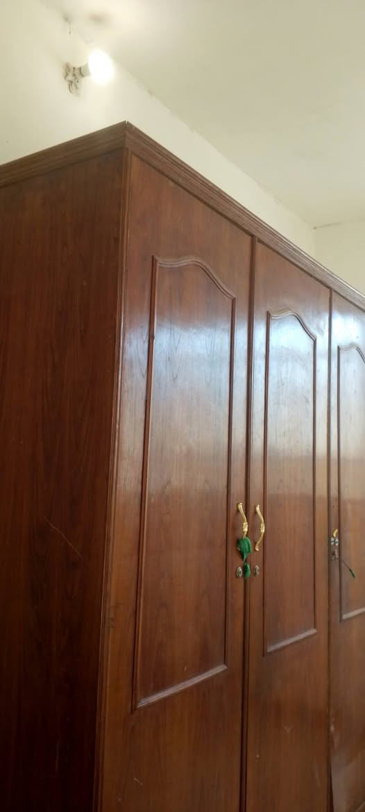 سلام عليكم عندي كنتور البيع اتلث ابواب السعر 150الرقم‏‪***********‬‏
