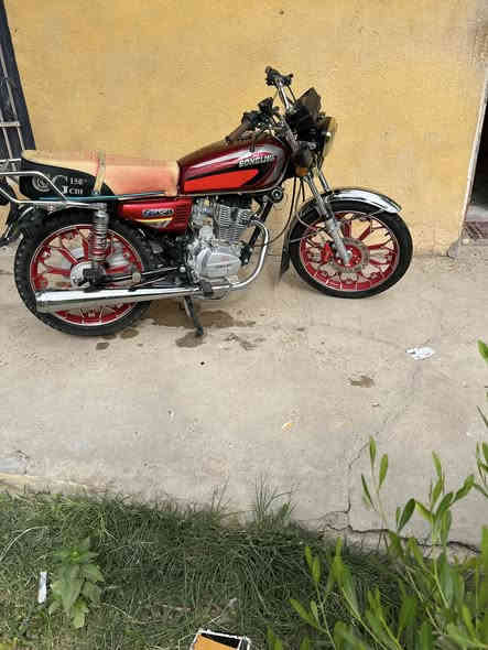 سلام عليكم شباب دراجه  سفانه لبيع  مديل 25مكفوله كفاله عامه  تشتغل  عن بعد تشتغل  بصمت أيد  لسعر 750 وبيها مجال ***********
