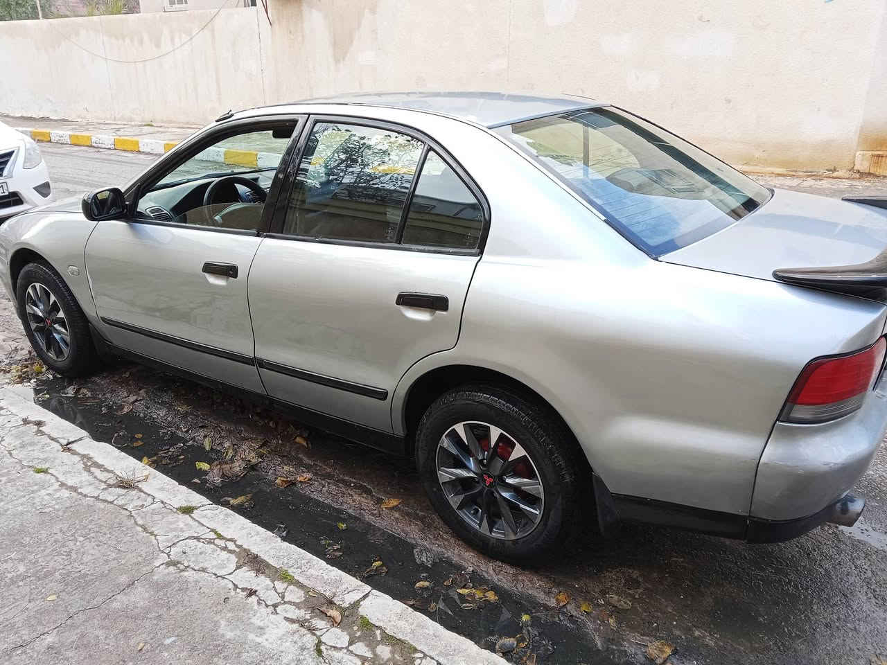 متسوبيشي گلنت موديل 2000
🔴  رقم نينوى هزة وسنوية جديدة ب اسمي . 

 🔴 محرك  4 سلندر . وكير وطخم شرط 

🔴 طخم تاير جديد + طخم ويل  جديد

🔴 4 جامات كهرب .+ شاشة وسماعات جديد . 

🔴 سنتر لوك 4 ابواب قفل مركزي + بصمتين 

🔴 مصبوغة عام جمالية شرط بدون حادث ولا بارد .

   🔴🔴   تحويل فقط . 🔴🔴

السعر 40 ورقة. 

للتواصل *********** ... *********** 

🔴 موصل حي الحدباء قبل سايدين الصورة
