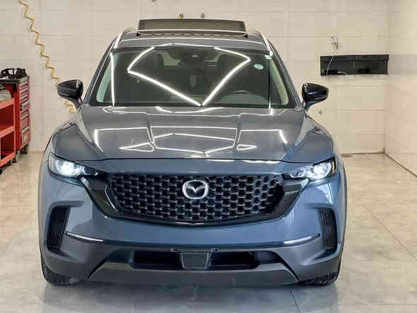 MAZDA CX-50 2023 – S Preferred Plus AWD
وارد أمريكا – رقم الشاصي 7MMVABCM8PN124768

المواصفات:
 • محرك 2.5L Skyactiv-G بدون تيربو – 187 حصان
 • قراءة 25,000 ميل
 • اللون الخارجي: سمنتي
 • الداخلي: جلد + قماش أسود
 • السعر: 19500$ (قابل للتفاوض البسيط بعد المعاينة)
 • بدون رقم – يترقم بالمحافظات الشمالية (كلفة الرقم 1500$)

الإضافات:
 • فتحة سقف بانوراما
‏ • AWD فورويل
 • صندوق كهربائي
 • شاشة كبيرة + CarPlay
 • تبريد أمامي وخلفي (8 مخارج)
 • مقاعد جلد كهربائية مدفأة
 • نظام النقطة العمياء + عدم الانحراف
 • كاميرا خلفية عالية الدقة
 • حساسات مرايا
 • هاند بريك بصمة + Auto Hold
 • مصابيح LED / زينون
 • ويل كب أسود

الملاحظات:
صيانة كاملة – تغيير الحدادية الأمامية جهة السائق بالكامل (صطاب، أكسل، بولبرن، دبل، رط، عمود ستيرن + تبديل زيت وفلتر).

الموقع: أربيل
للتواصل: *********** (واتساب / فايبر)
